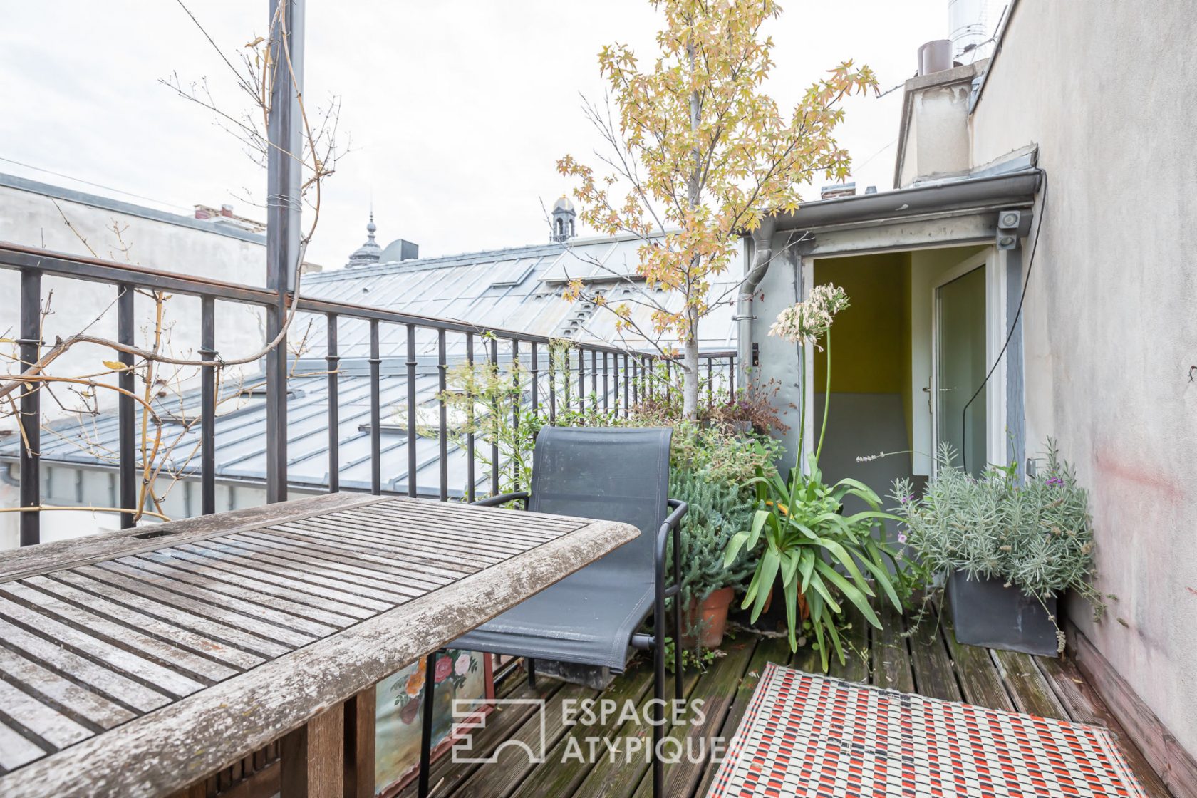 Top floor with sunny terrace