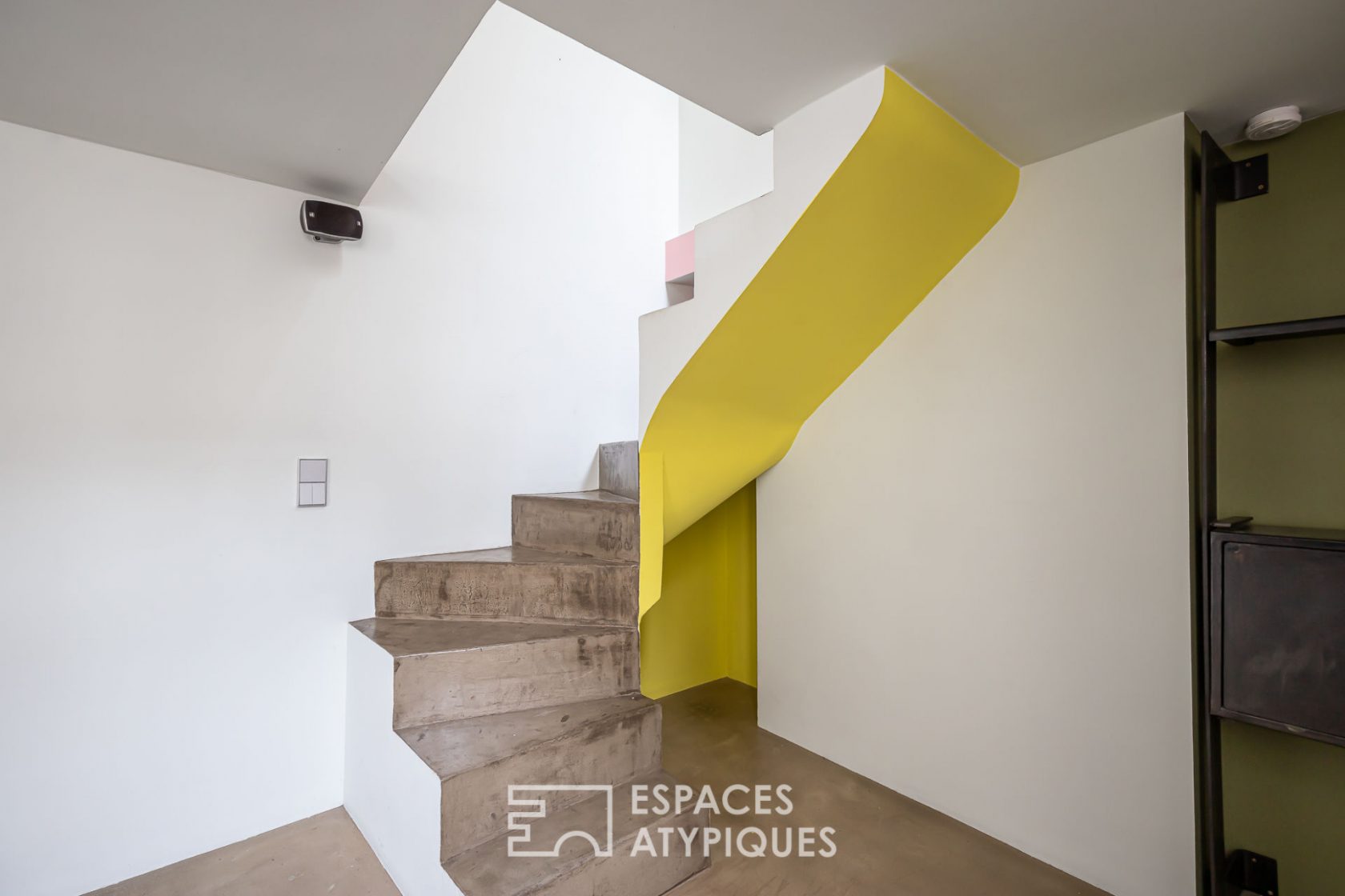Top floor with sunny terrace