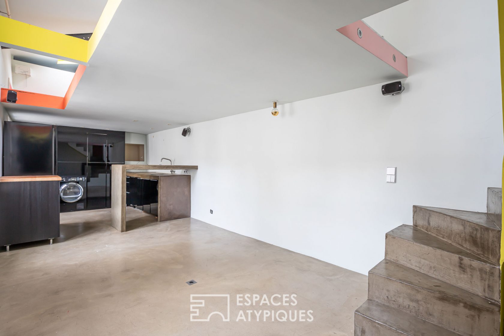 Top floor with sunny terrace