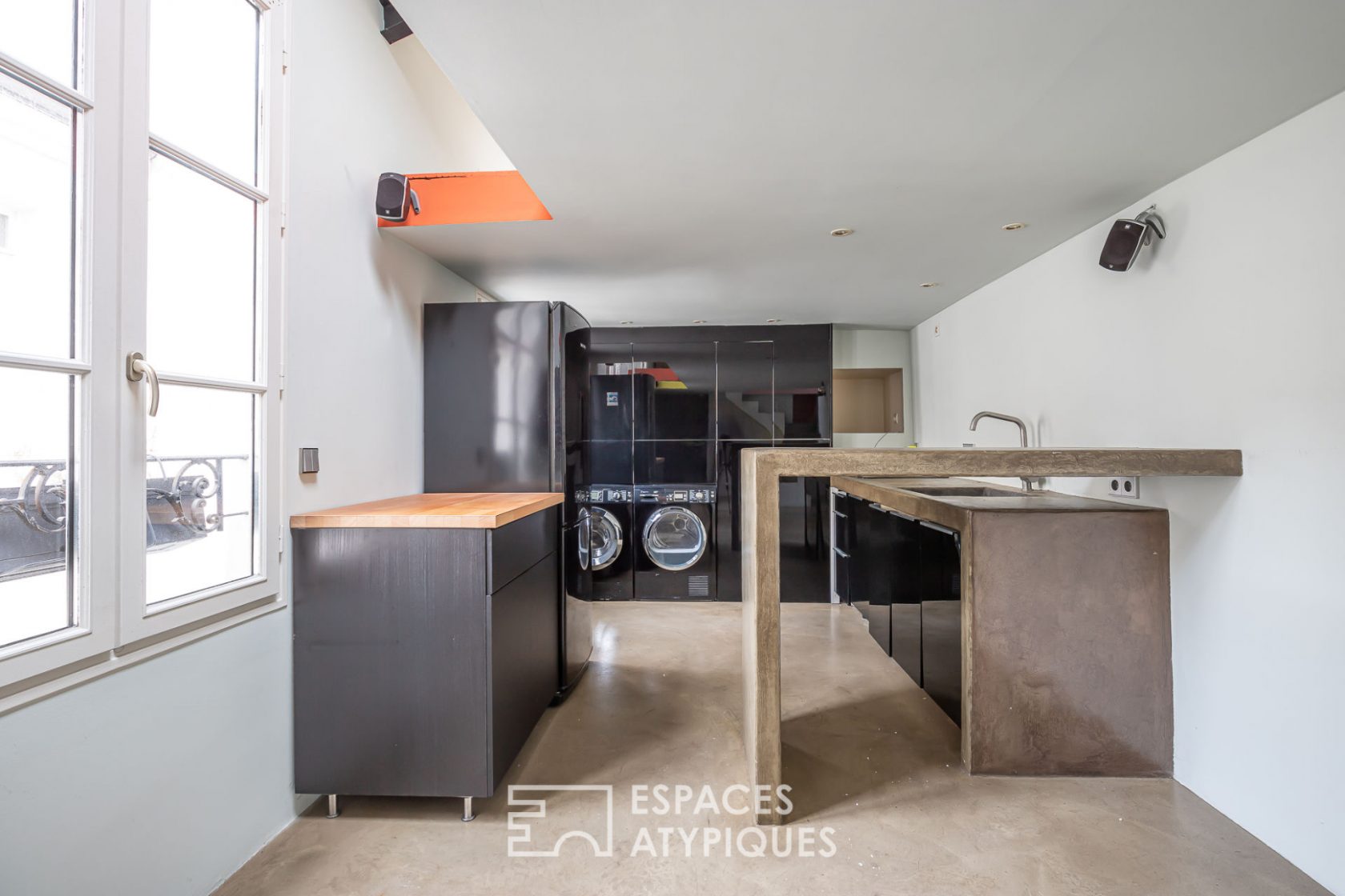 Top floor with sunny terrace