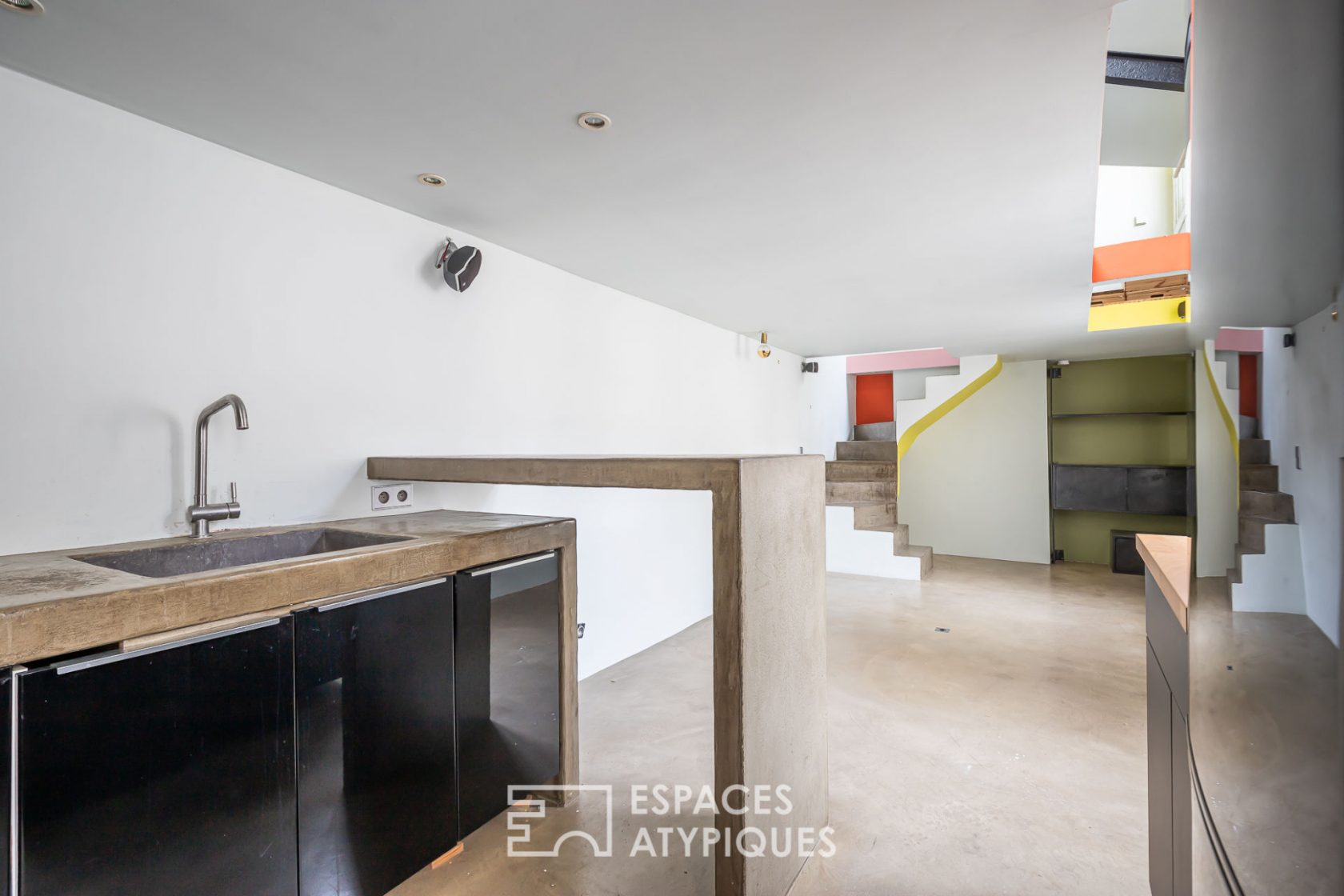 Top floor with sunny terrace