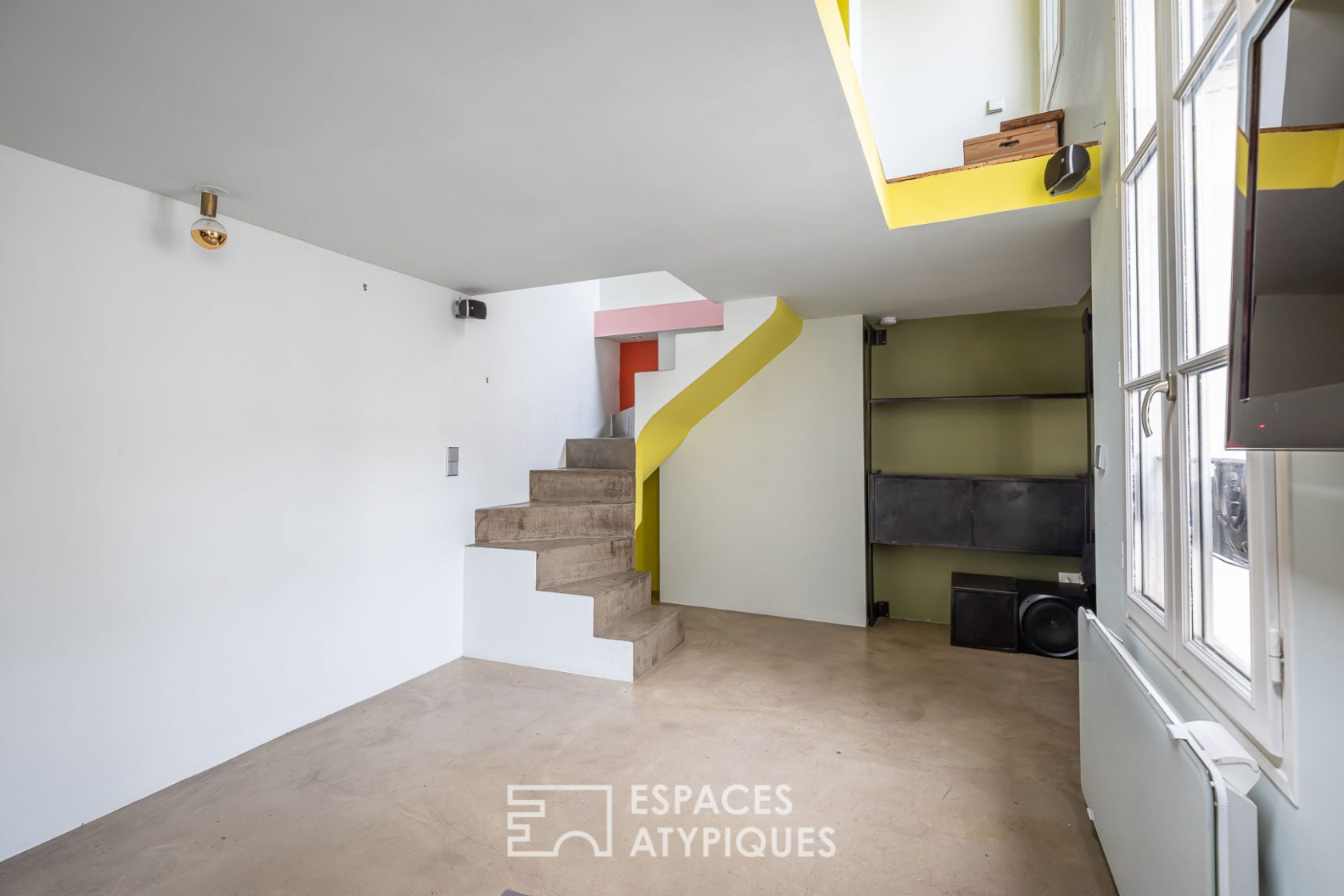 Top floor with sunny terrace
