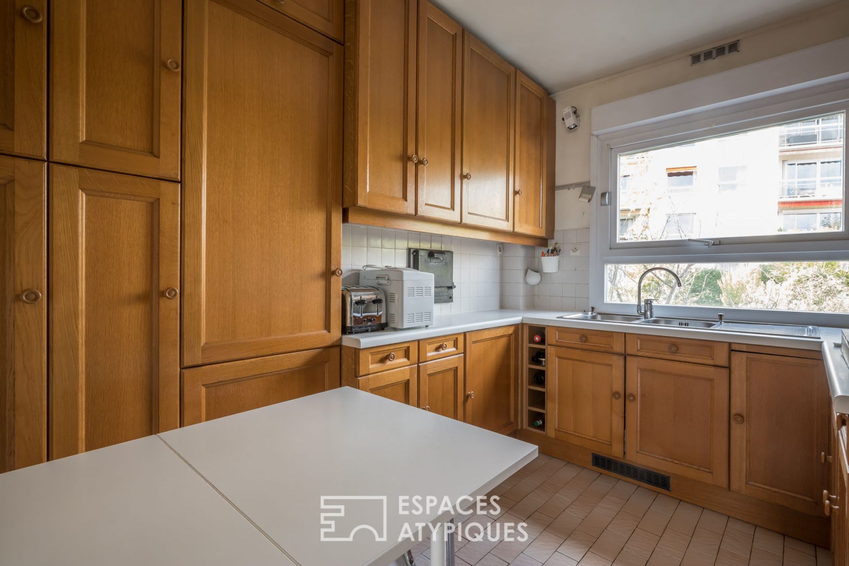 Apartment with balcony and panoramic view over Paris