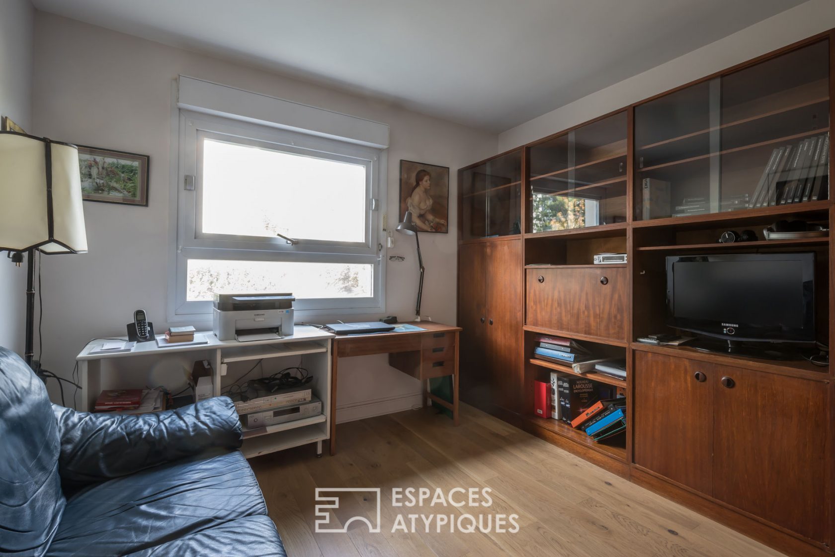 Apartment with balcony and panoramic view over Paris