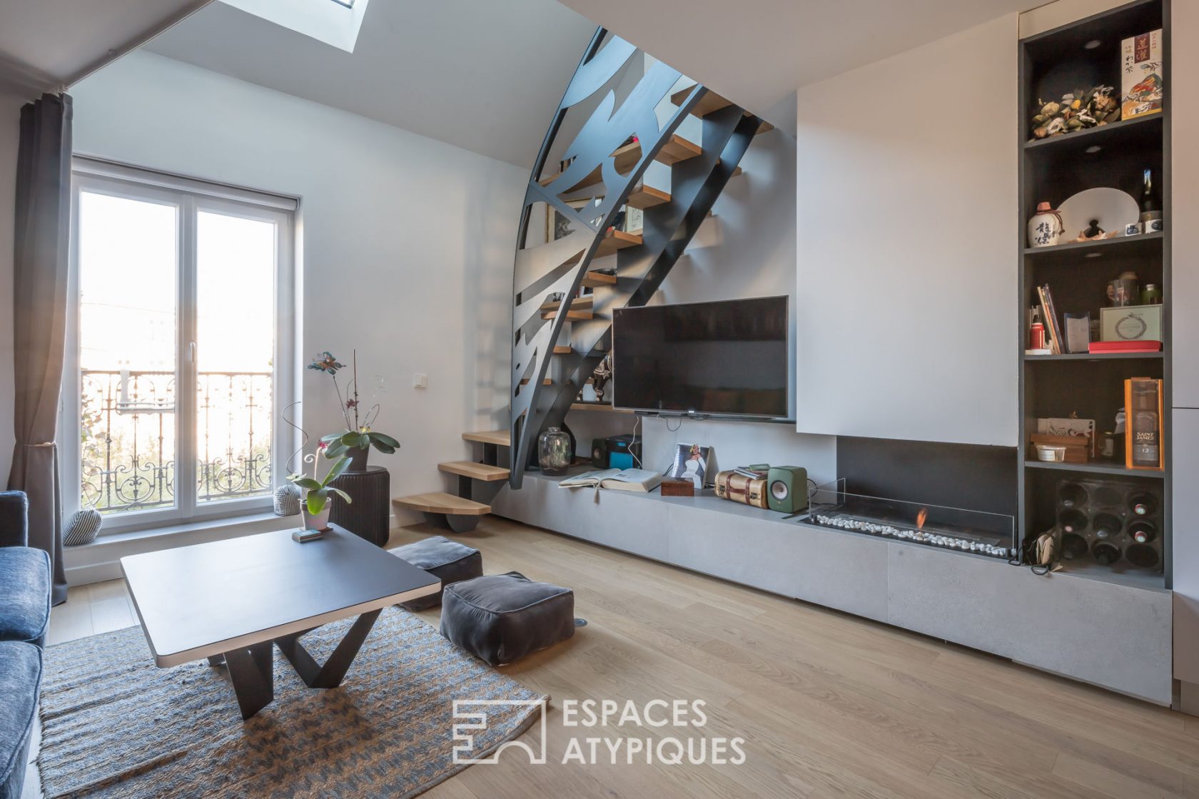 Duplex on the top floor with open view and outbuildings