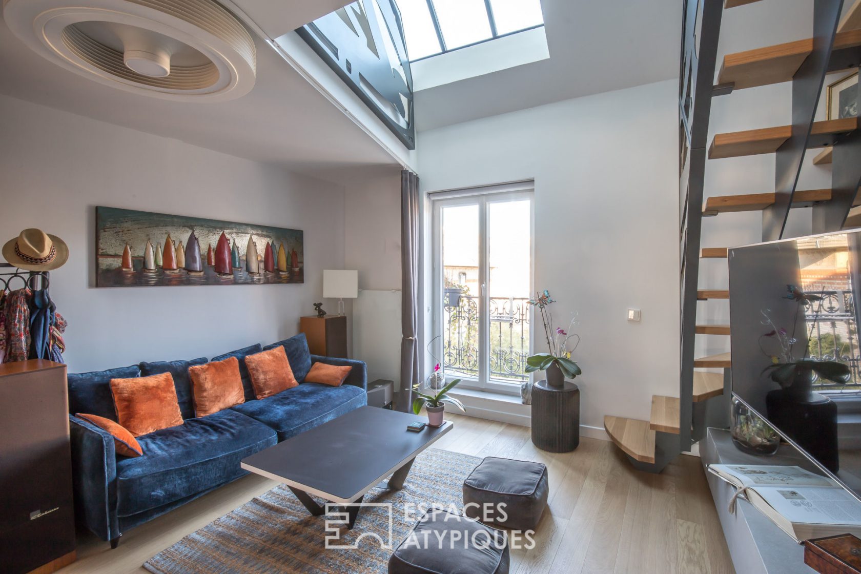 Duplex on the top floor with open view and outbuildings