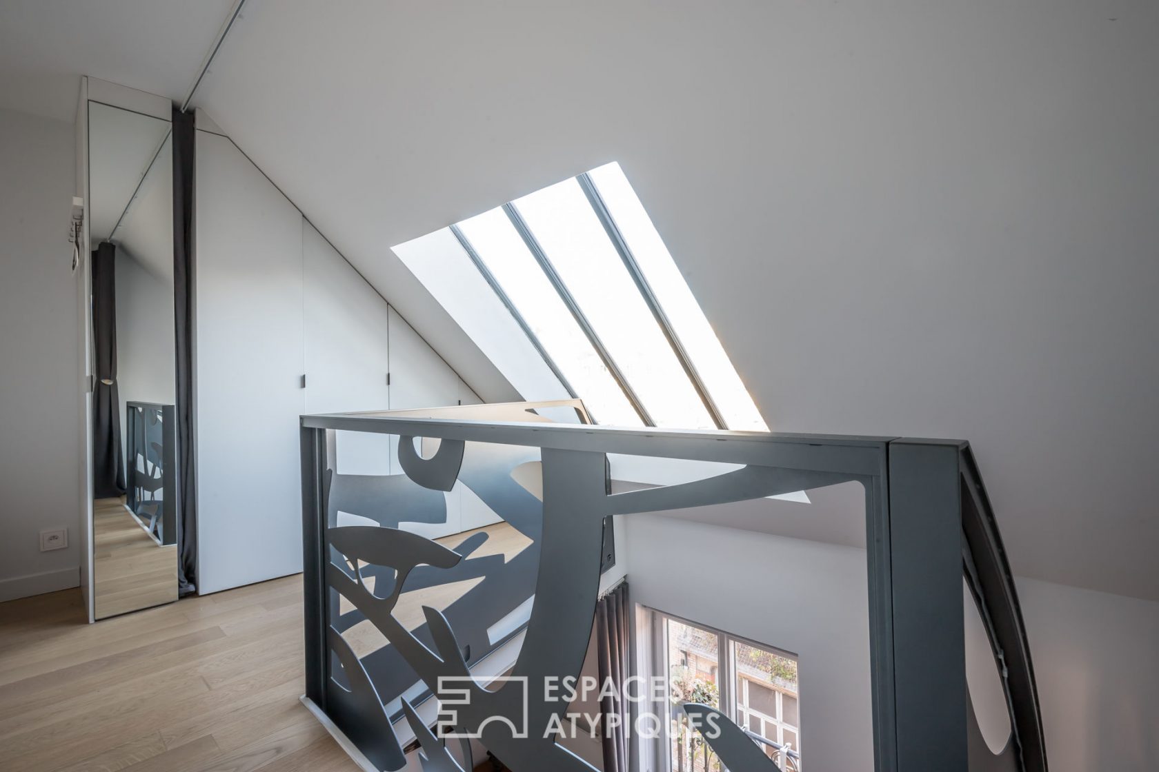 Duplex on the top floor with open view and outbuildings