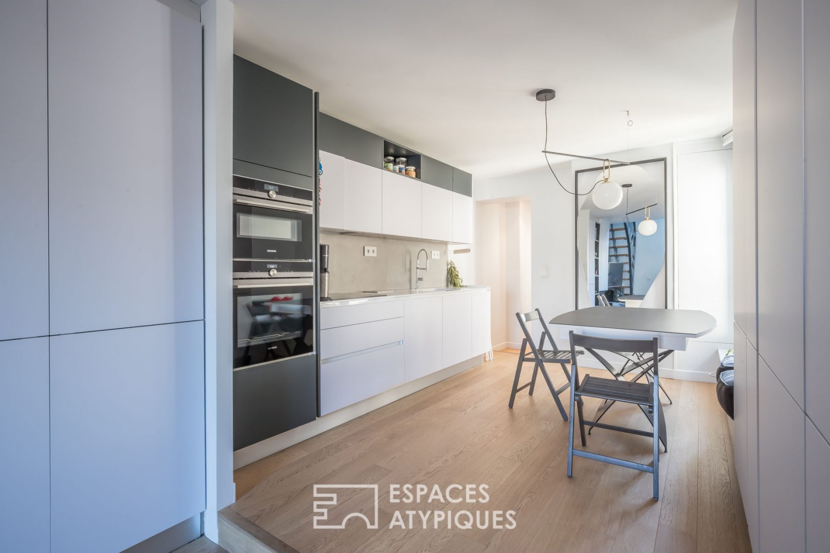 Duplex on the top floor with open view and outbuildings