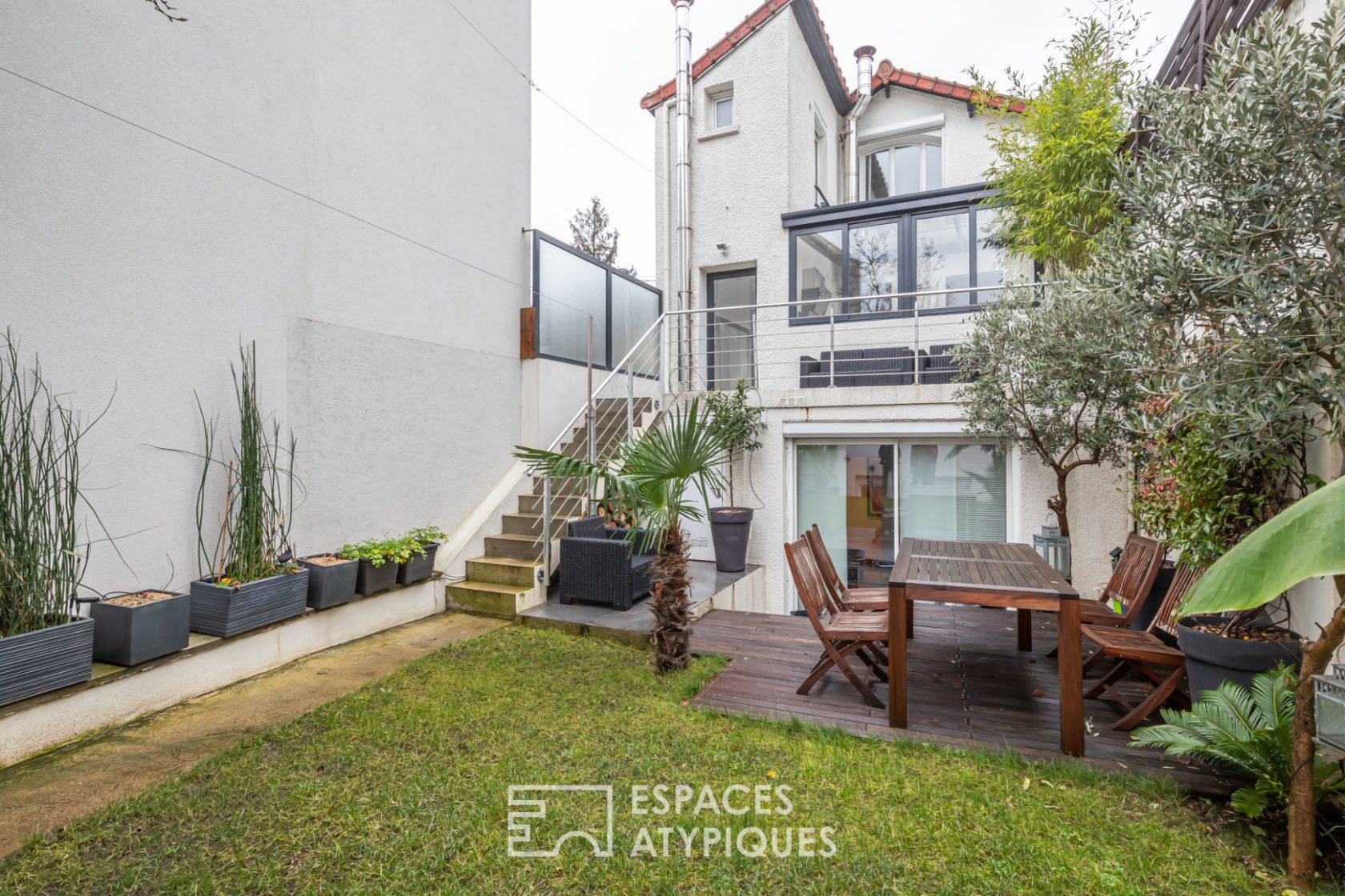 House with garden and independent studio