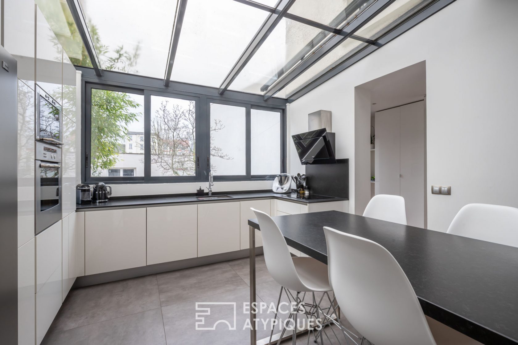 House with garden and independent studio