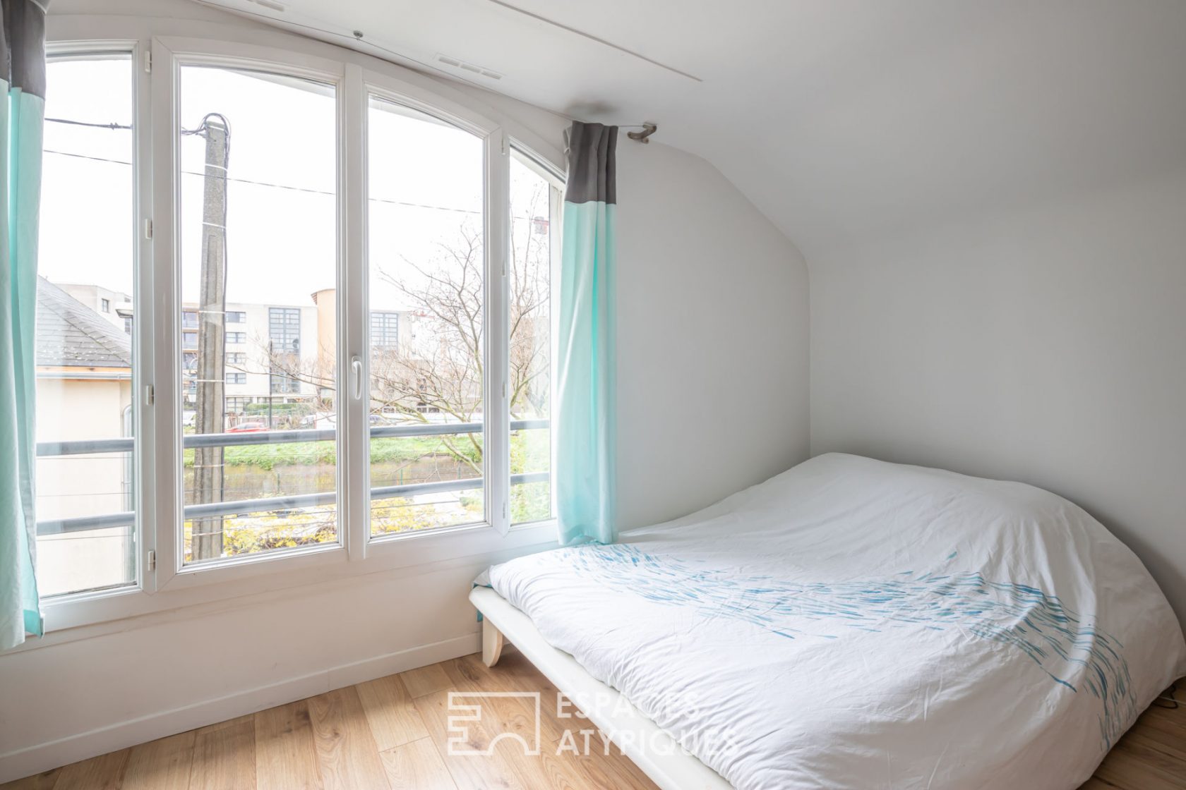 House with garden and independent studio