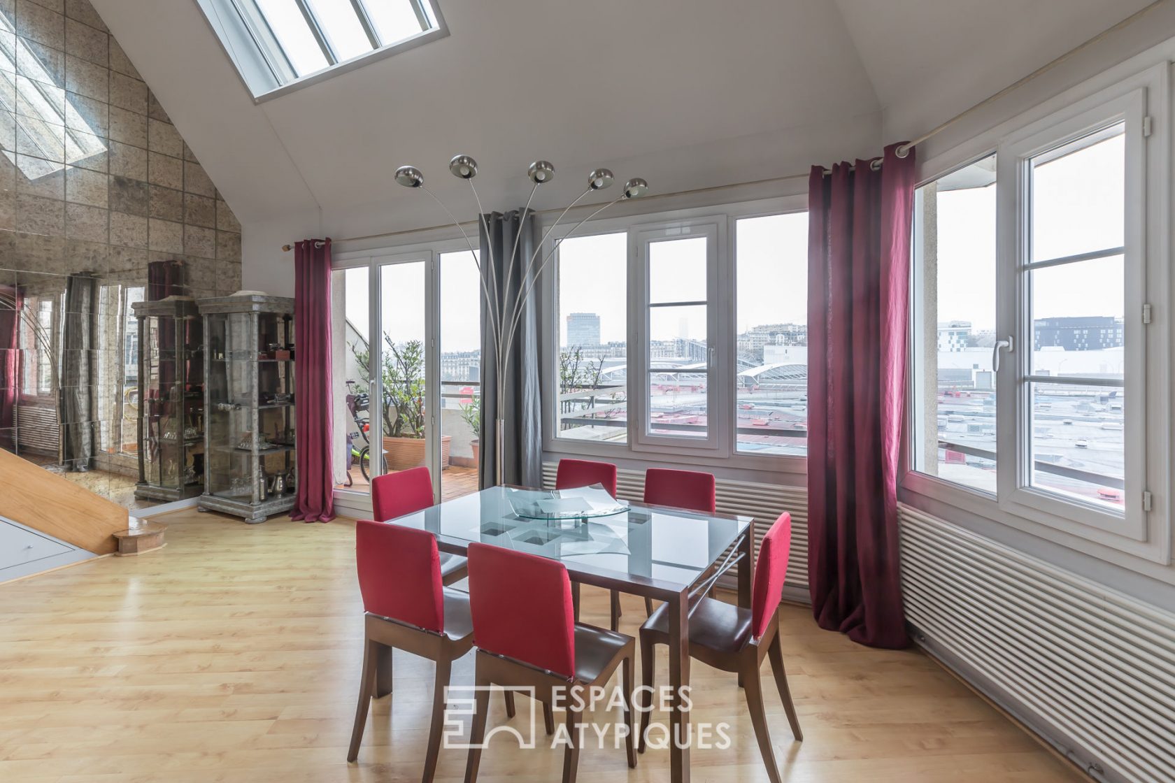 Duplex au dernier étage avec terrasses et vue sur Paris
