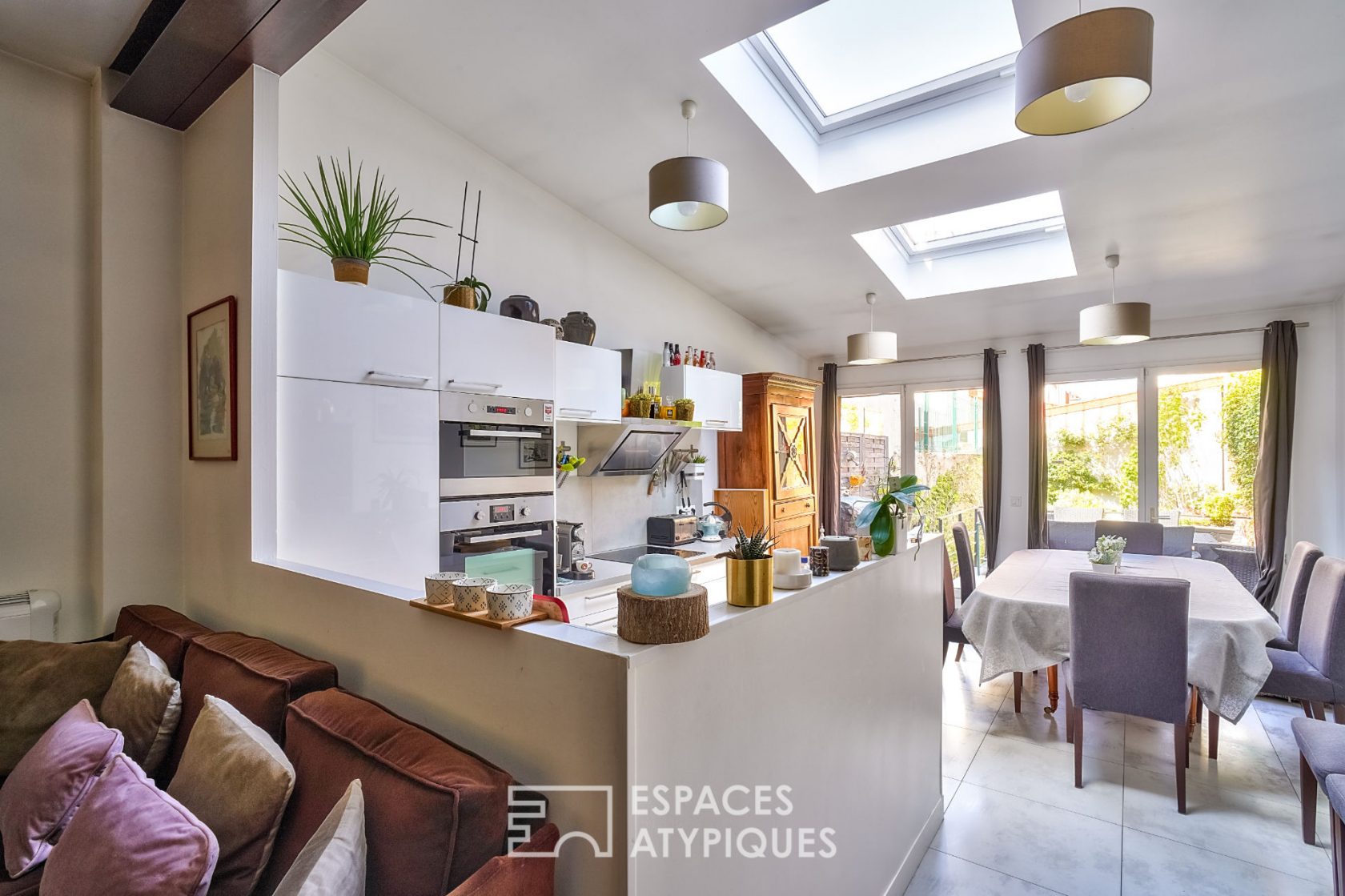 House with garden and open sky terrace