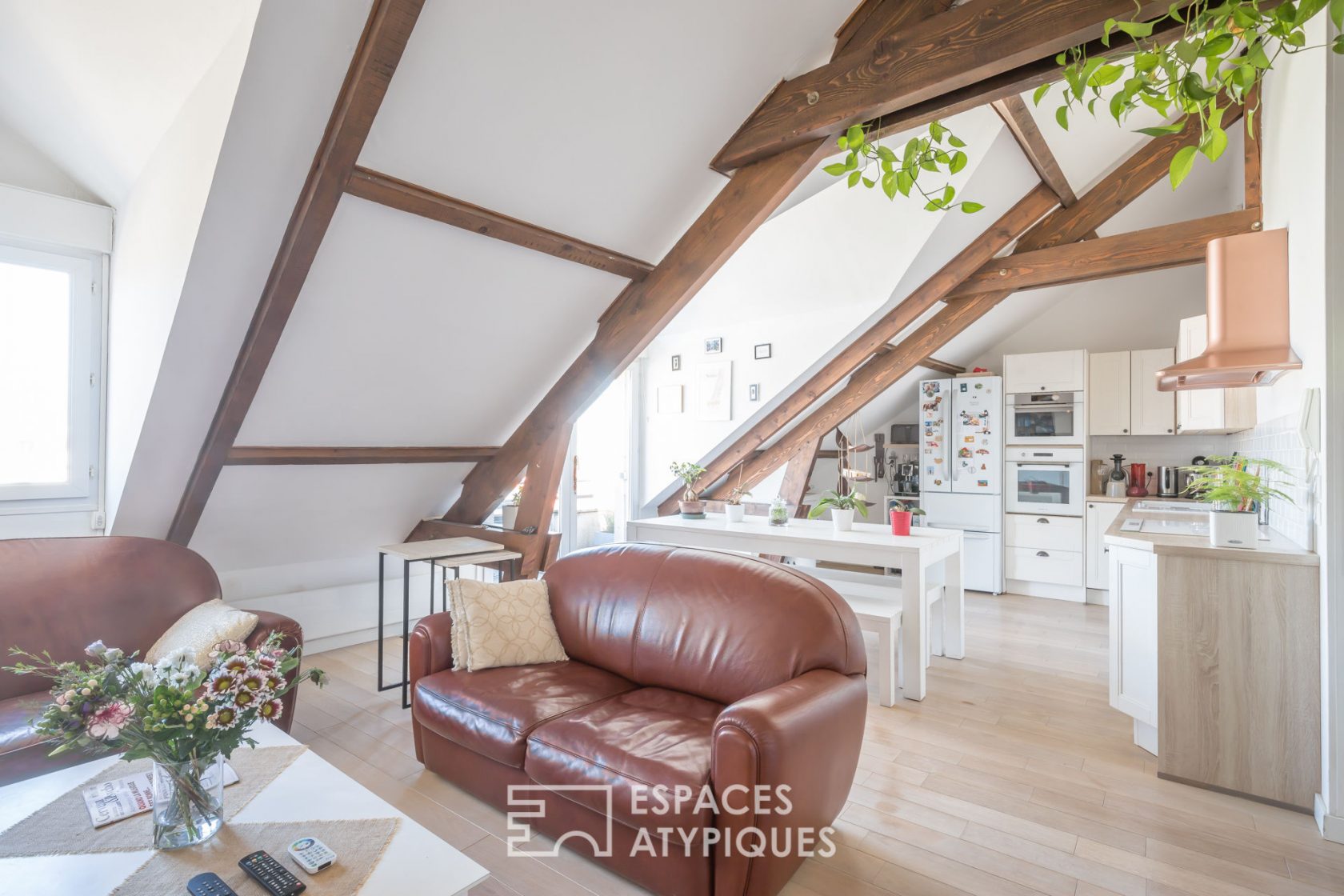Top floor without vis-à-vis with balcony