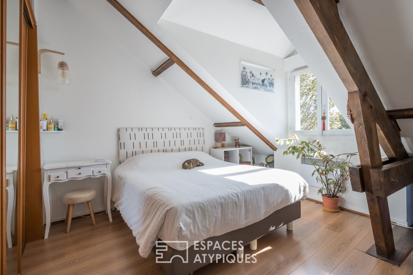 Top floor without vis-à-vis with balcony