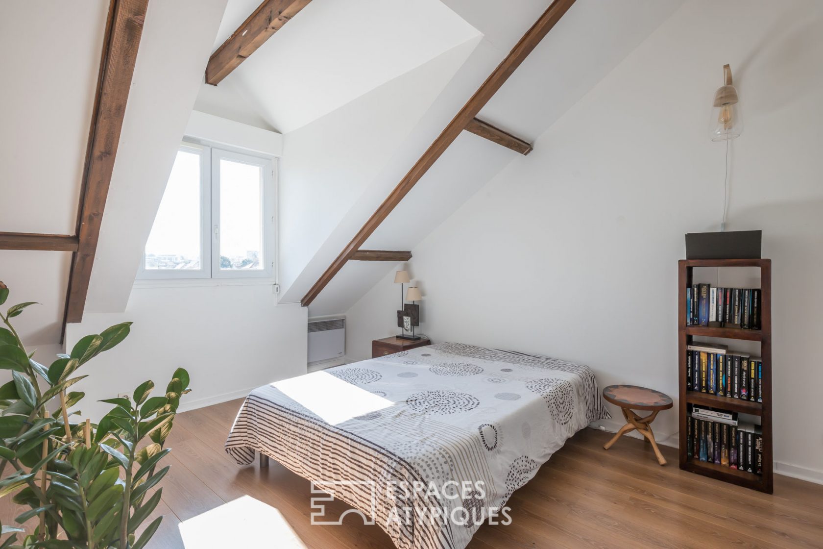 Top floor without vis-à-vis with balcony