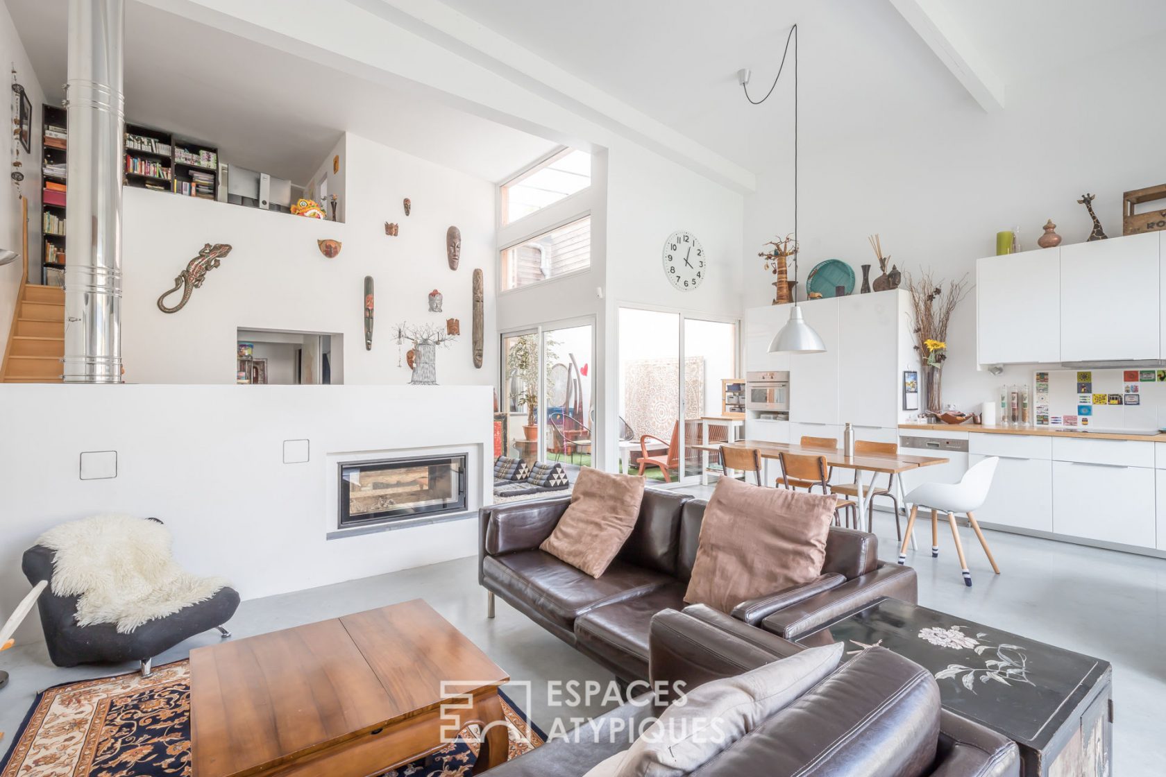 Former shed transformed into a loft house with garden