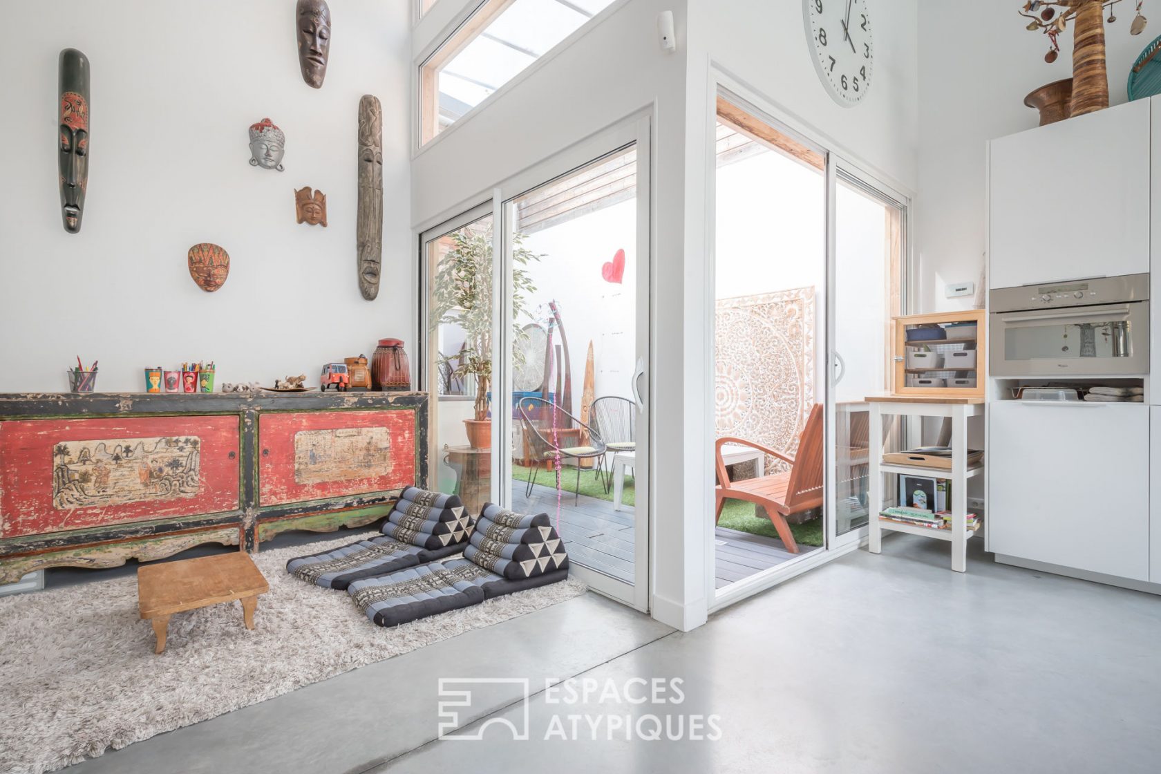 Former shed transformed into a loft house with garden