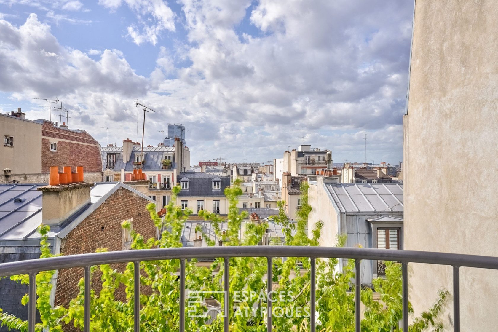 Dernier étage en duplex avec mini terrasse