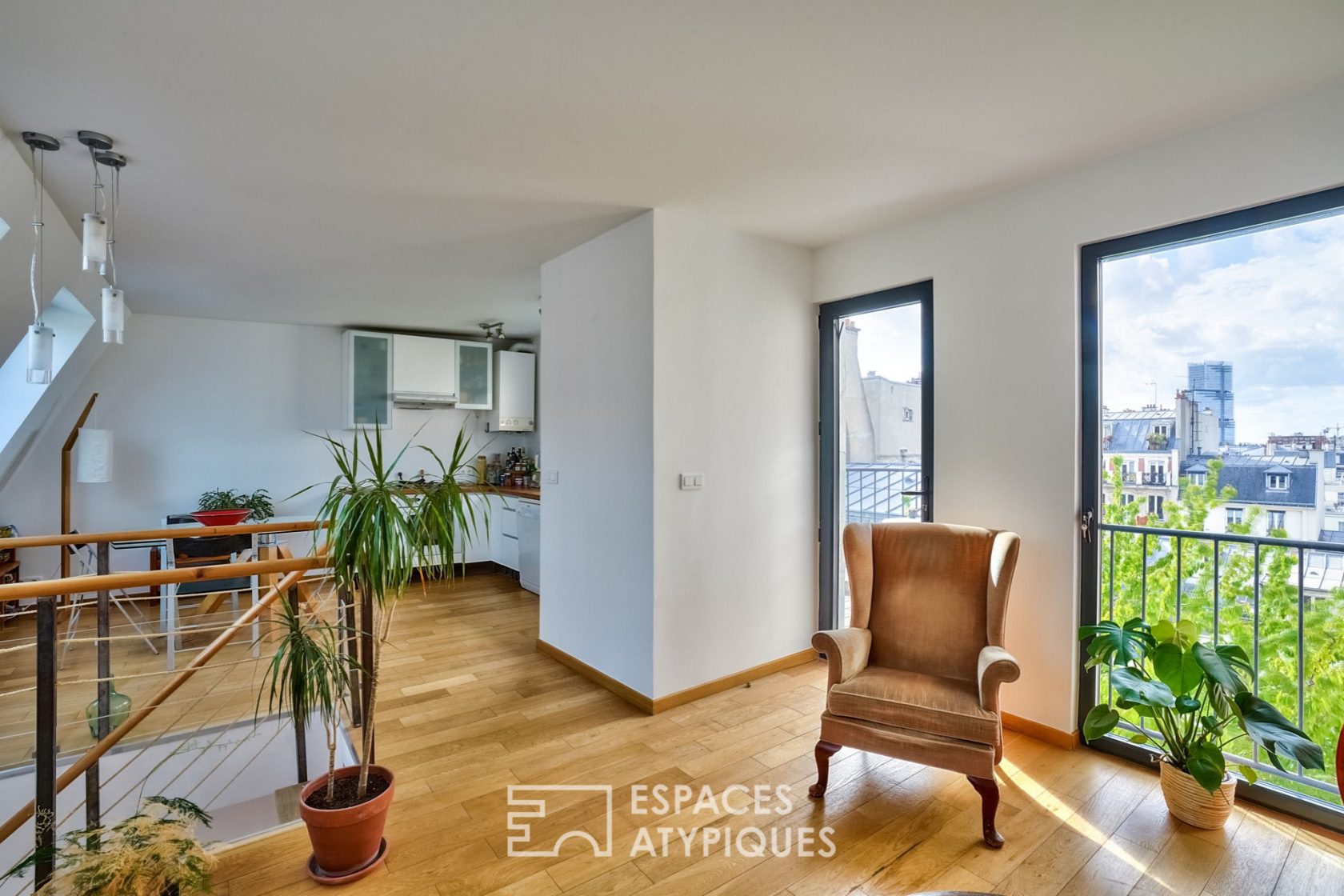 Dernier étage en duplex avec mini terrasse