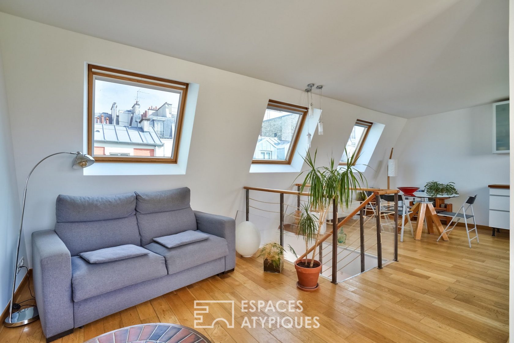 Dernier étage en duplex avec mini terrasse
