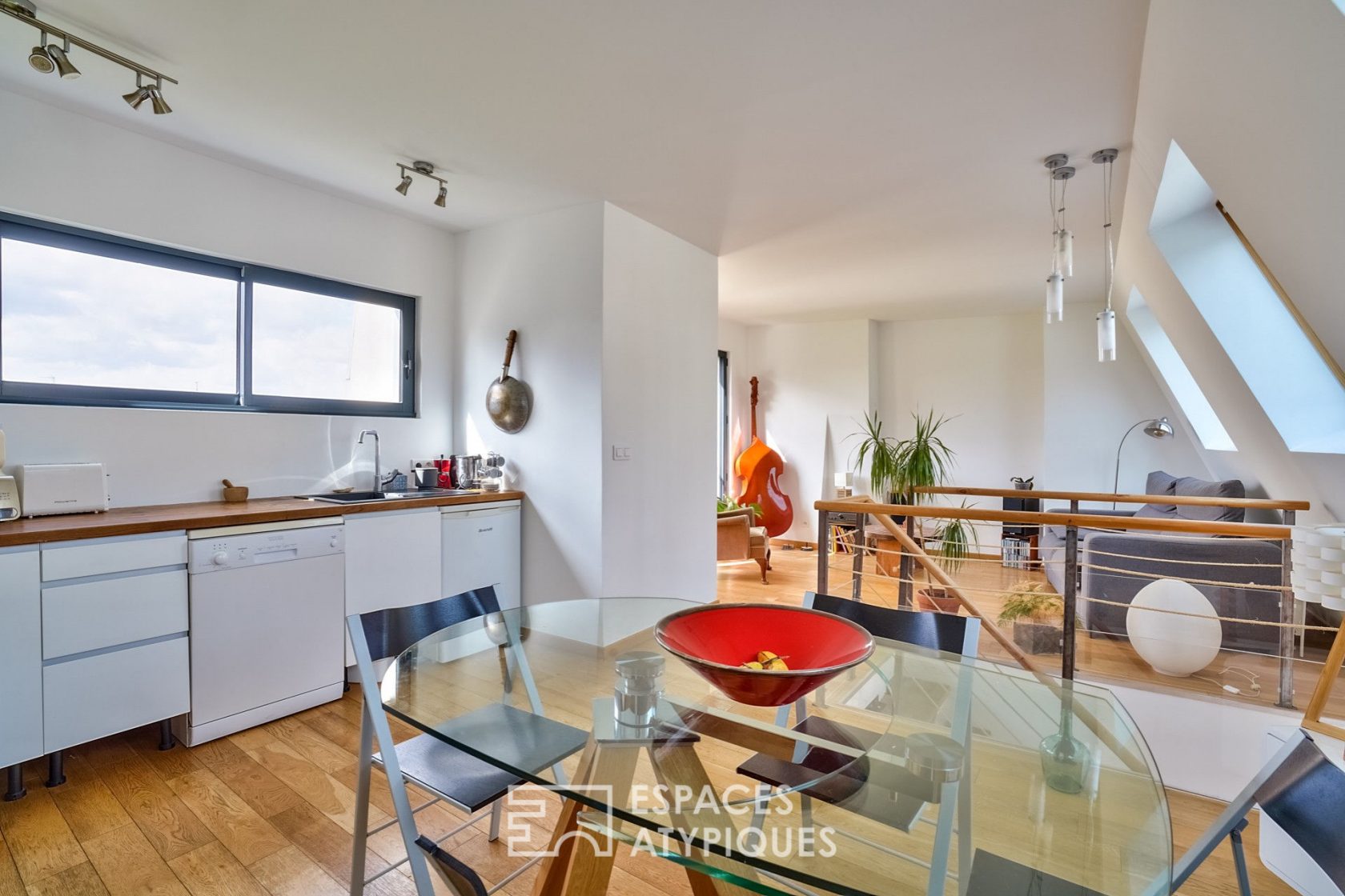 Dernier étage en duplex avec mini terrasse