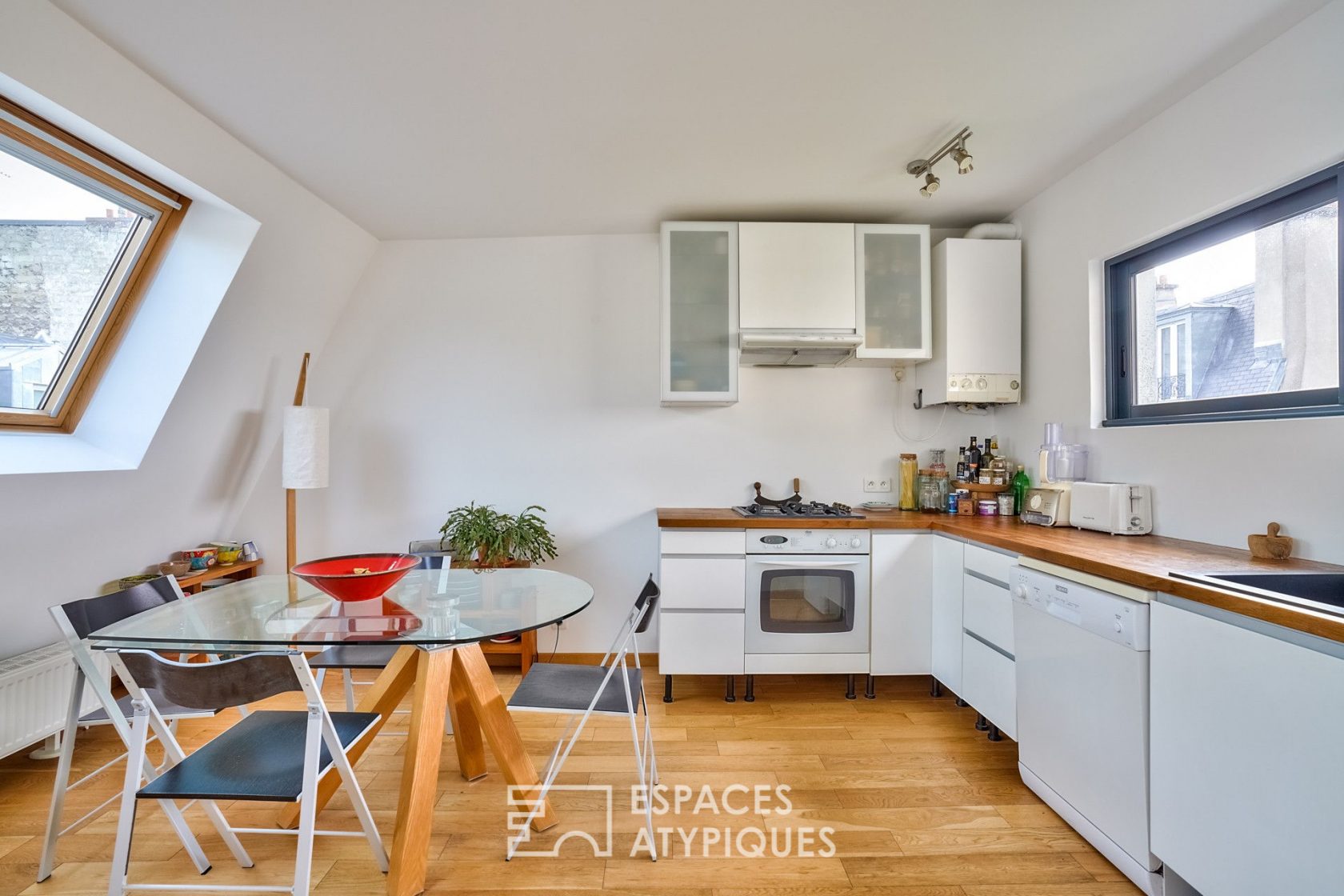 Dernier étage en duplex avec mini terrasse