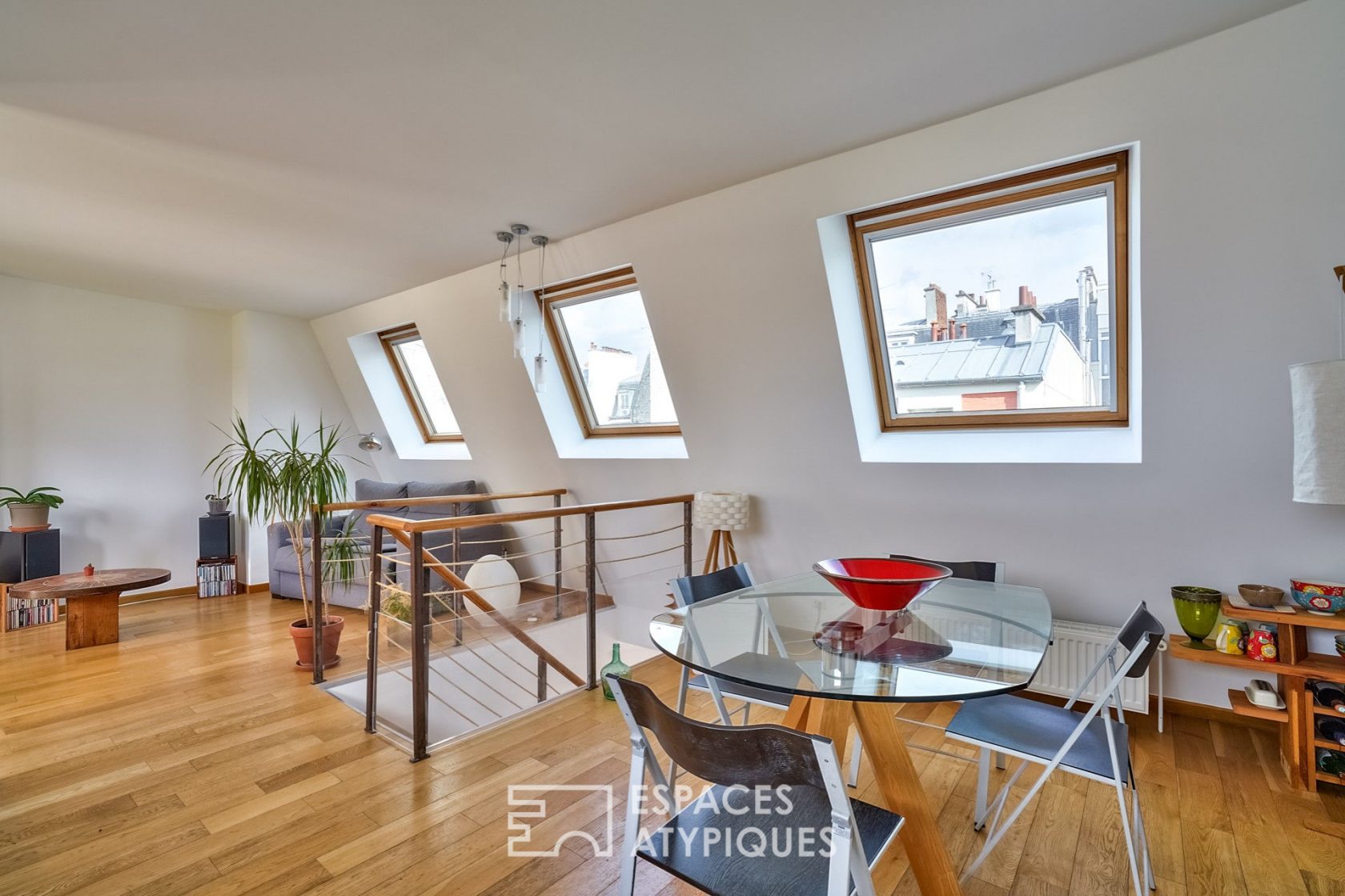 Dernier étage en duplex avec mini terrasse