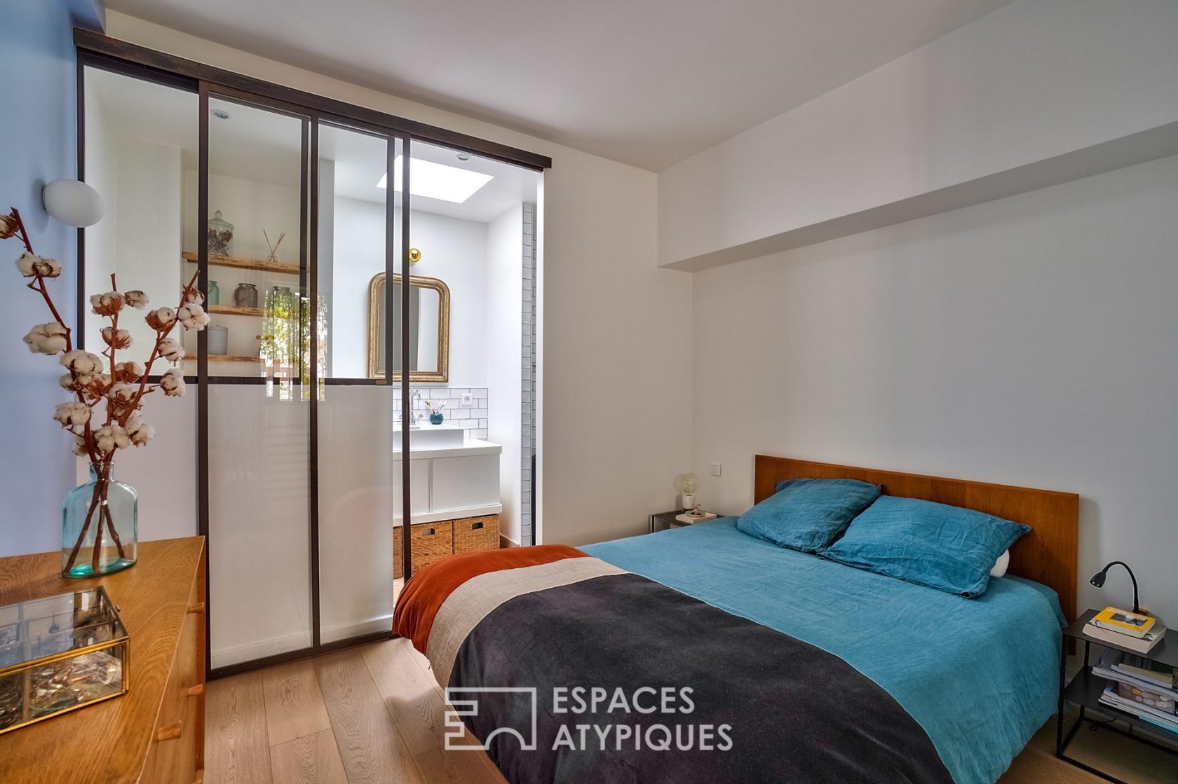 Former photo studio revisited in contemporary loft