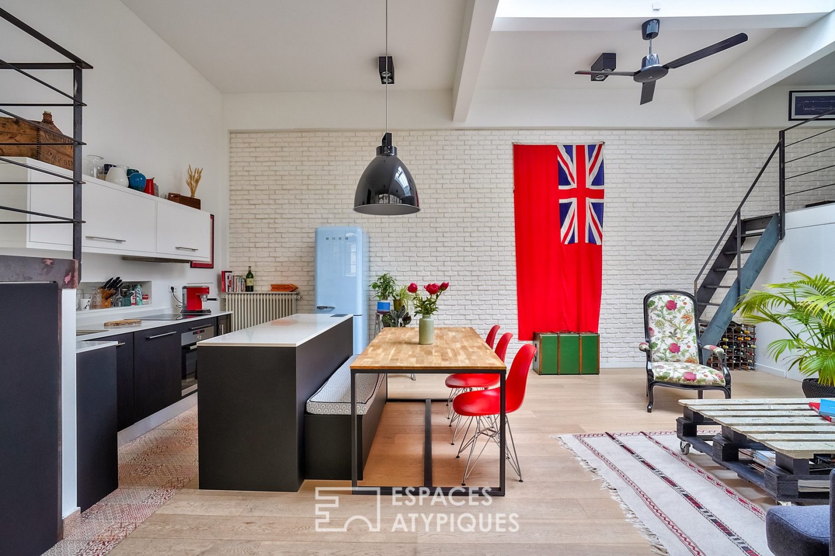 Former photo studio revisited in contemporary loft