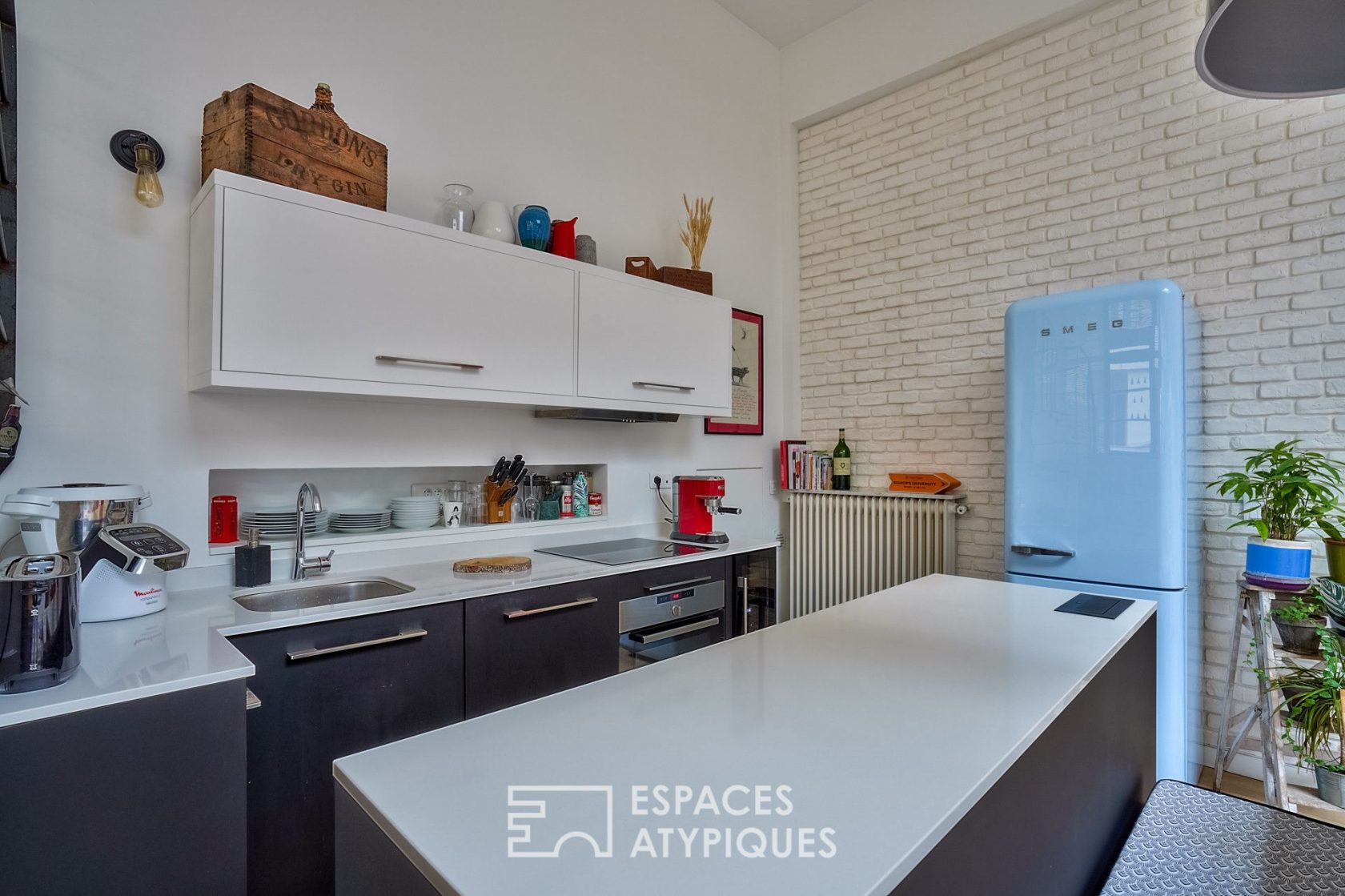Former photo studio revisited in contemporary loft