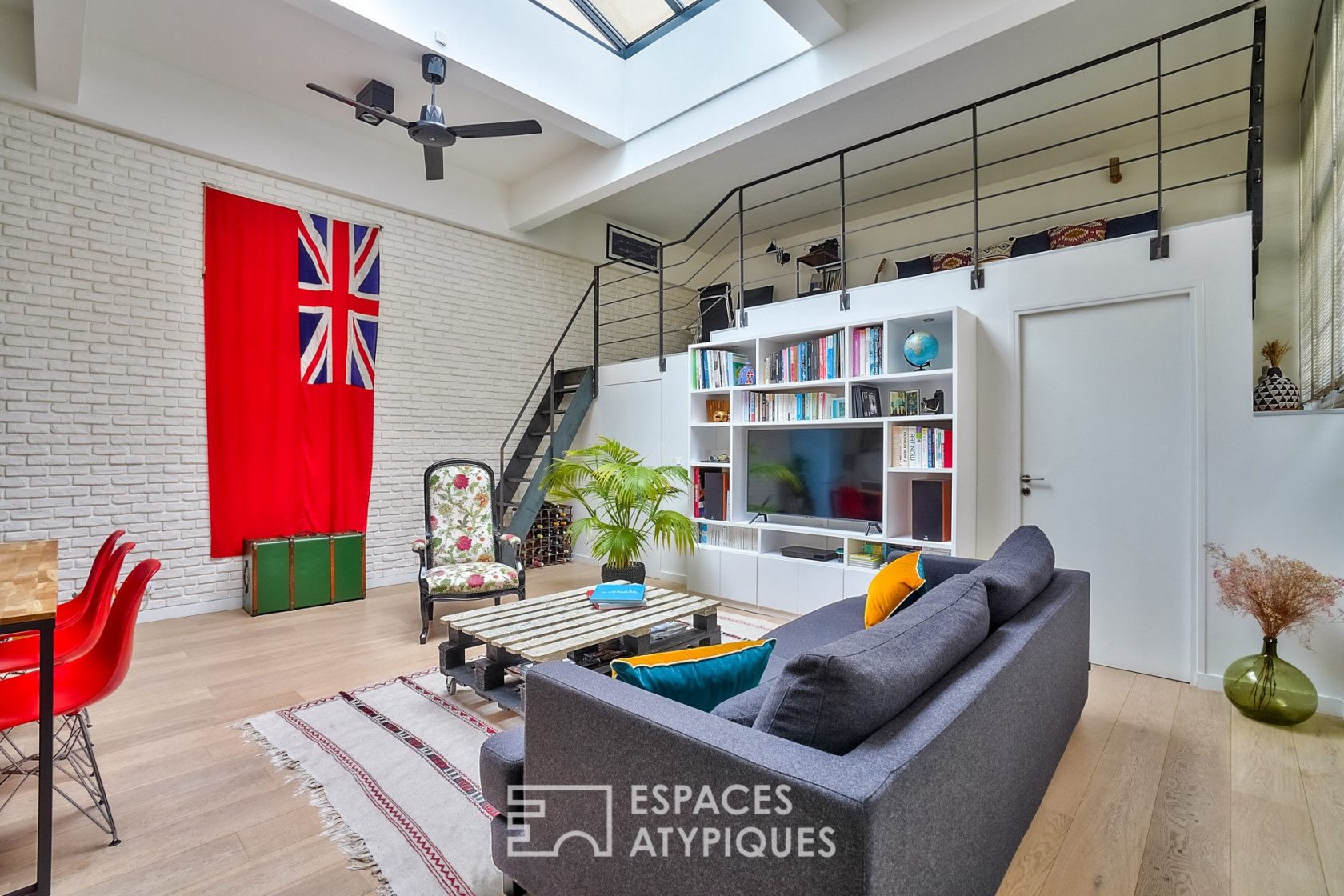 Former photo studio revisited in contemporary loft