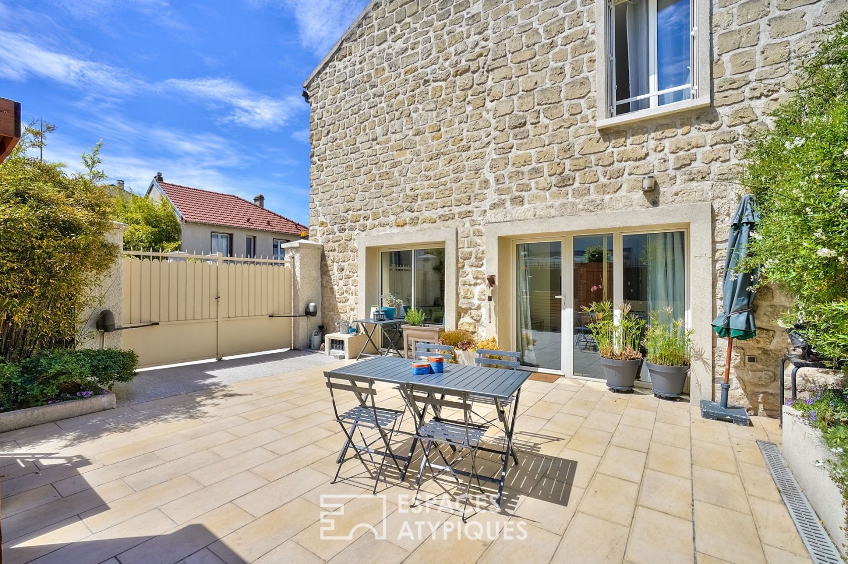 Townhouse with large sunny terrace