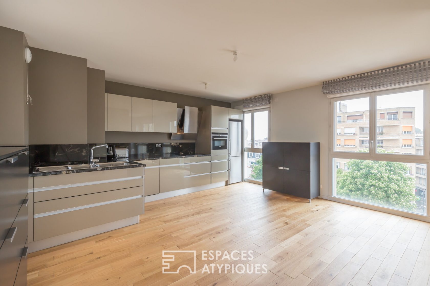 Luxury apartment on the top floor with terrace