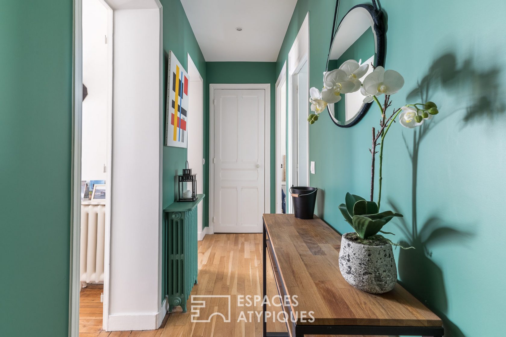 Renovated crossing apartment on garden