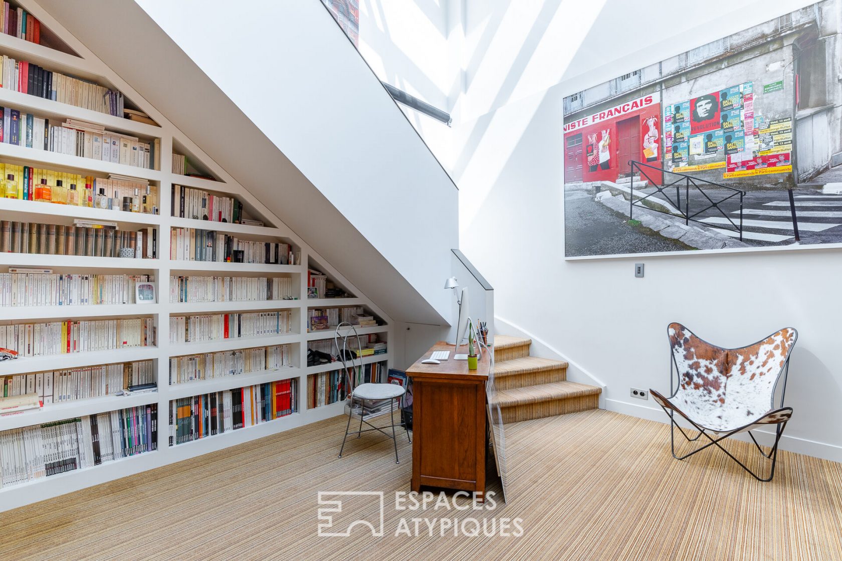 House-style loft overlooking a courtyard