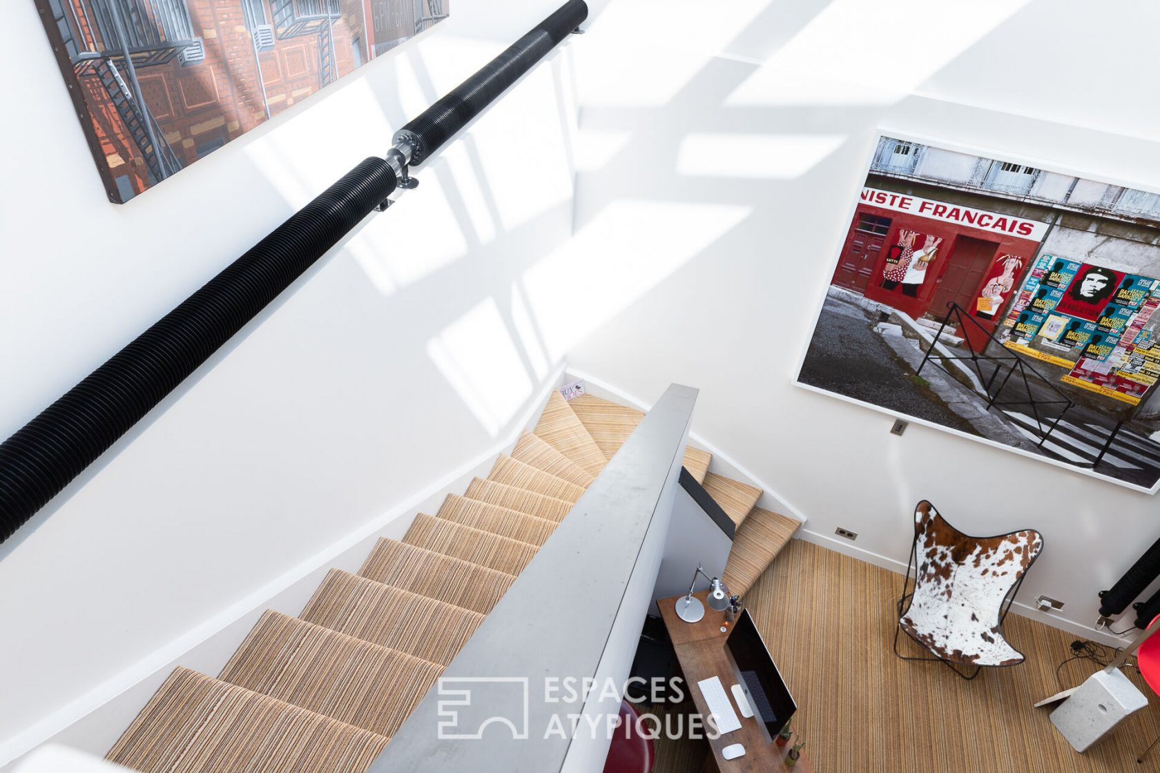 House-style loft overlooking a courtyard