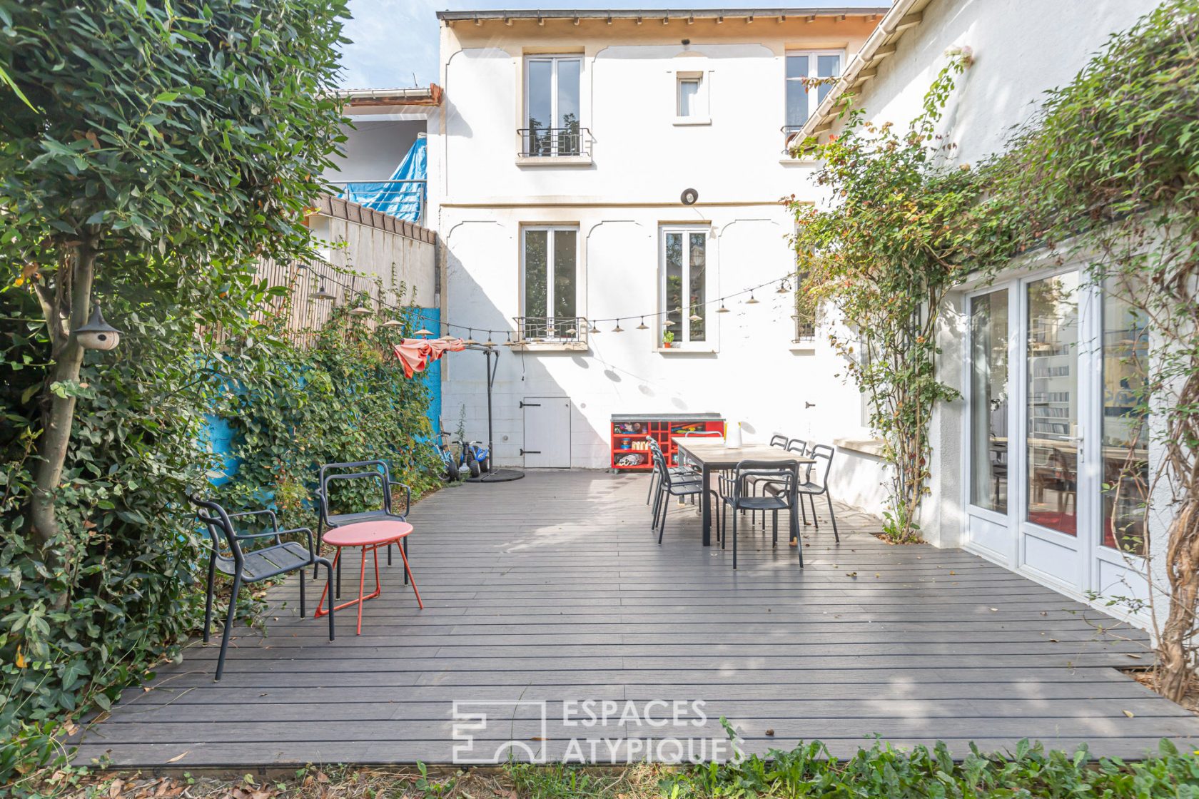 Inverted house with terrace and garden