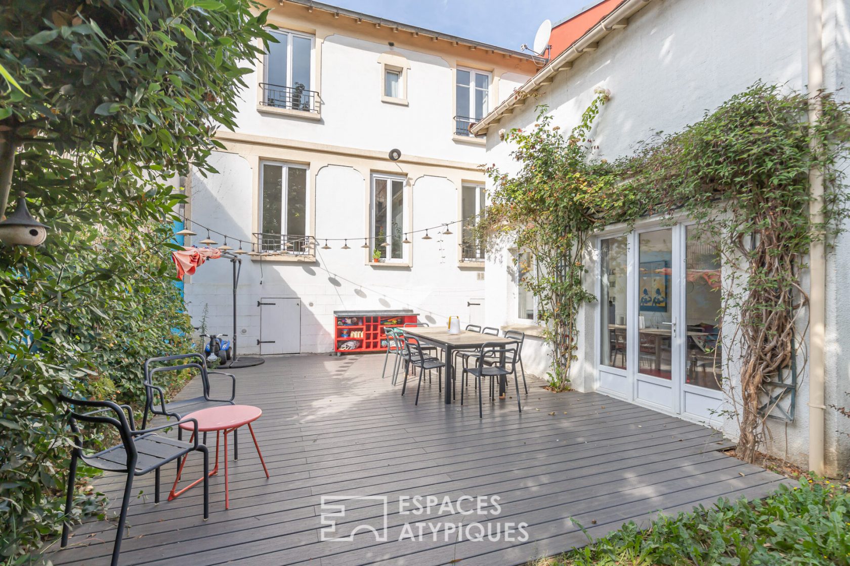 Inverted house with terrace and garden