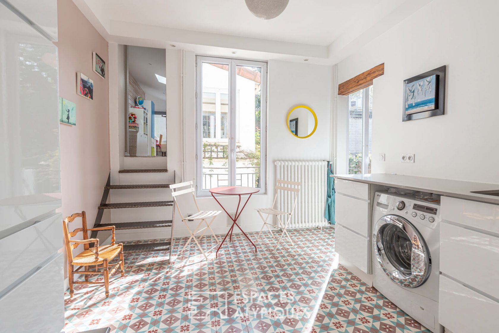 Maison inversée avec terrasse et jardin