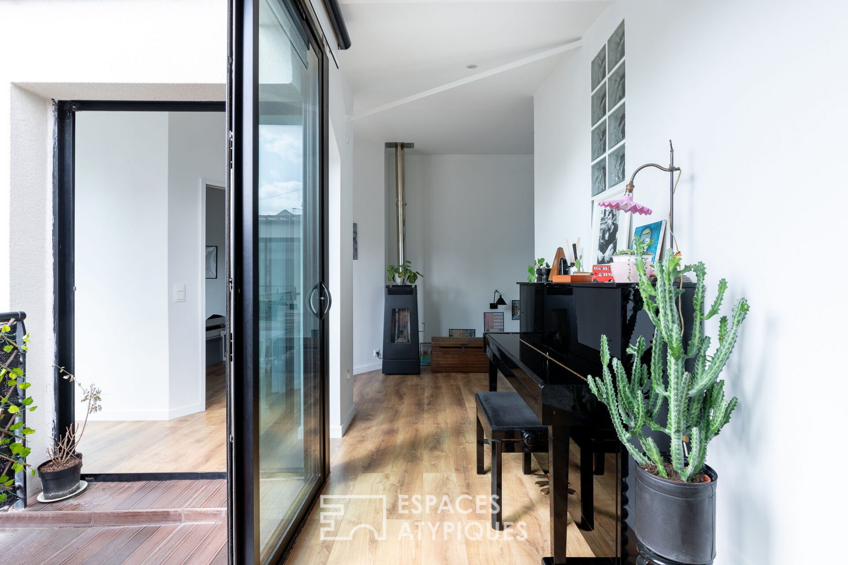 House-style duplex with south-facing balcony