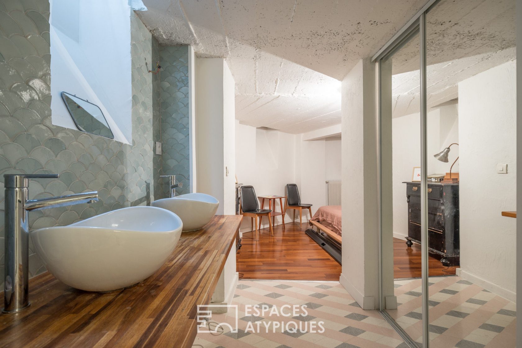 Former laboratory transformed into a loft-style duplex