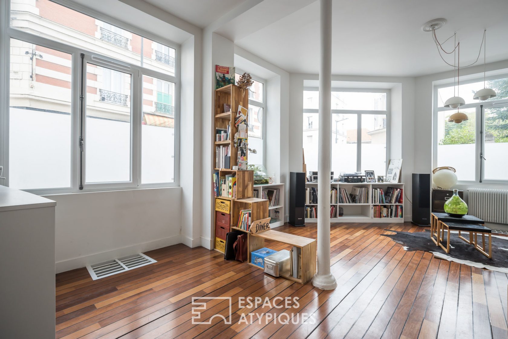 Former laboratory transformed into a loft-style duplex