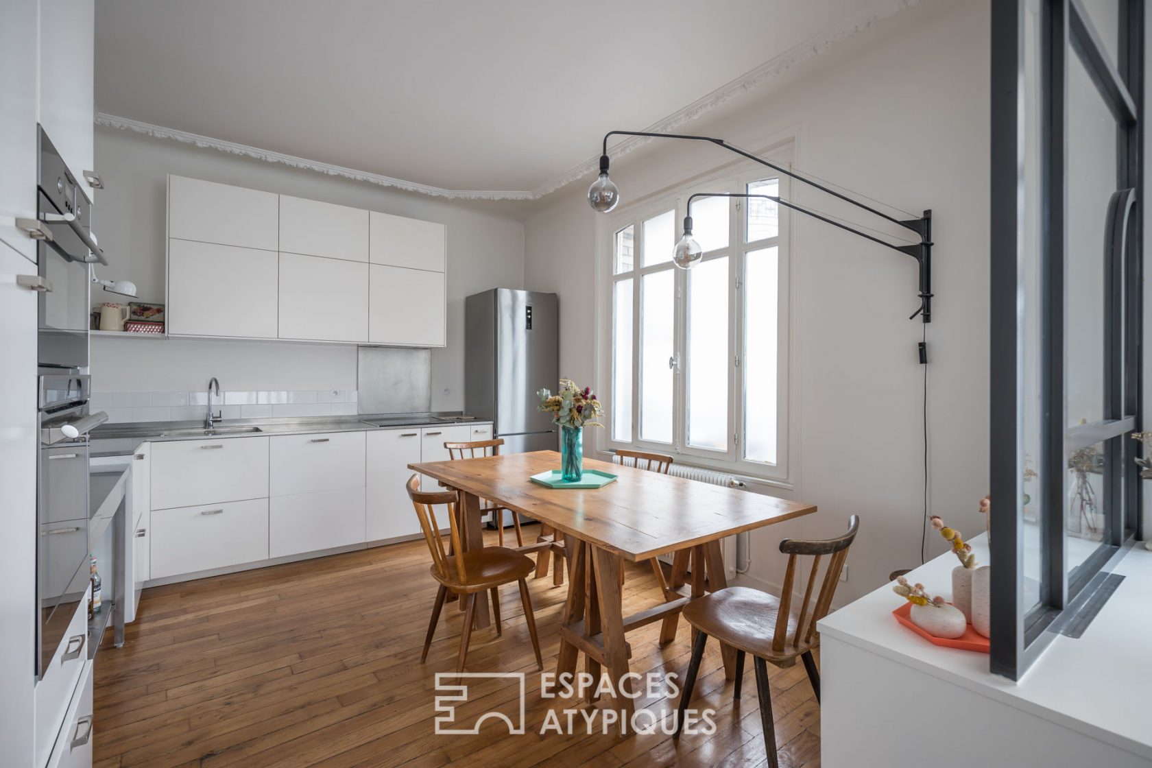 Former laboratory transformed into a loft-style duplex