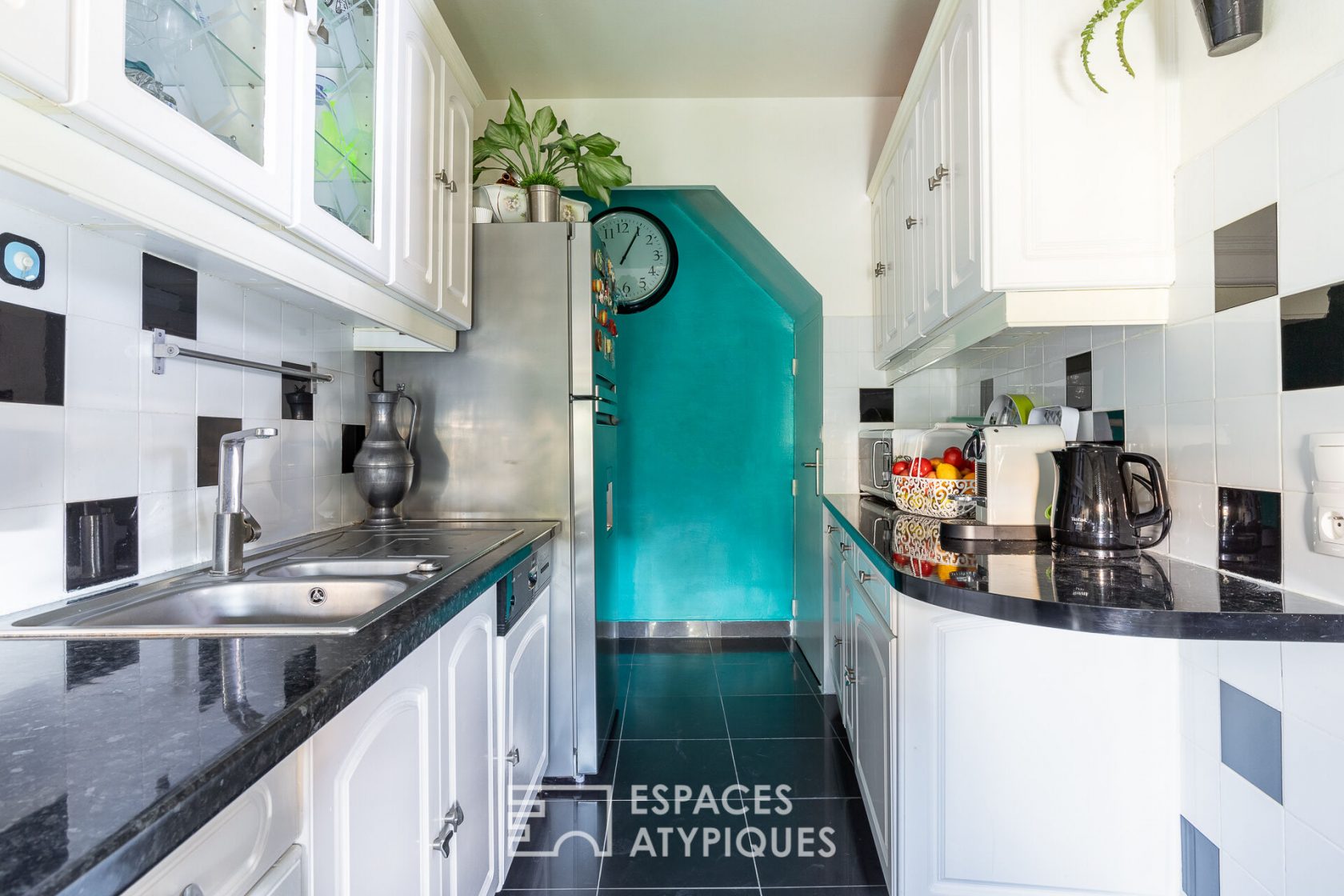 Maison avec grande terrasse et box