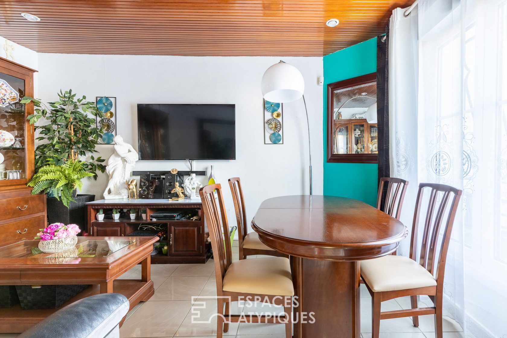 Maison avec grande terrasse et box