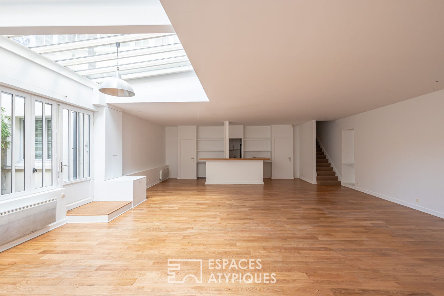 Duplex esprit loft dans ancien garage-atelier