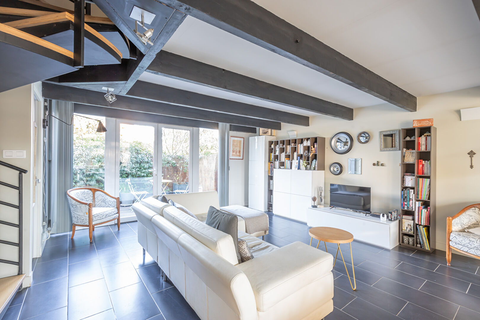 Loft with terraces and garden in a former printing house