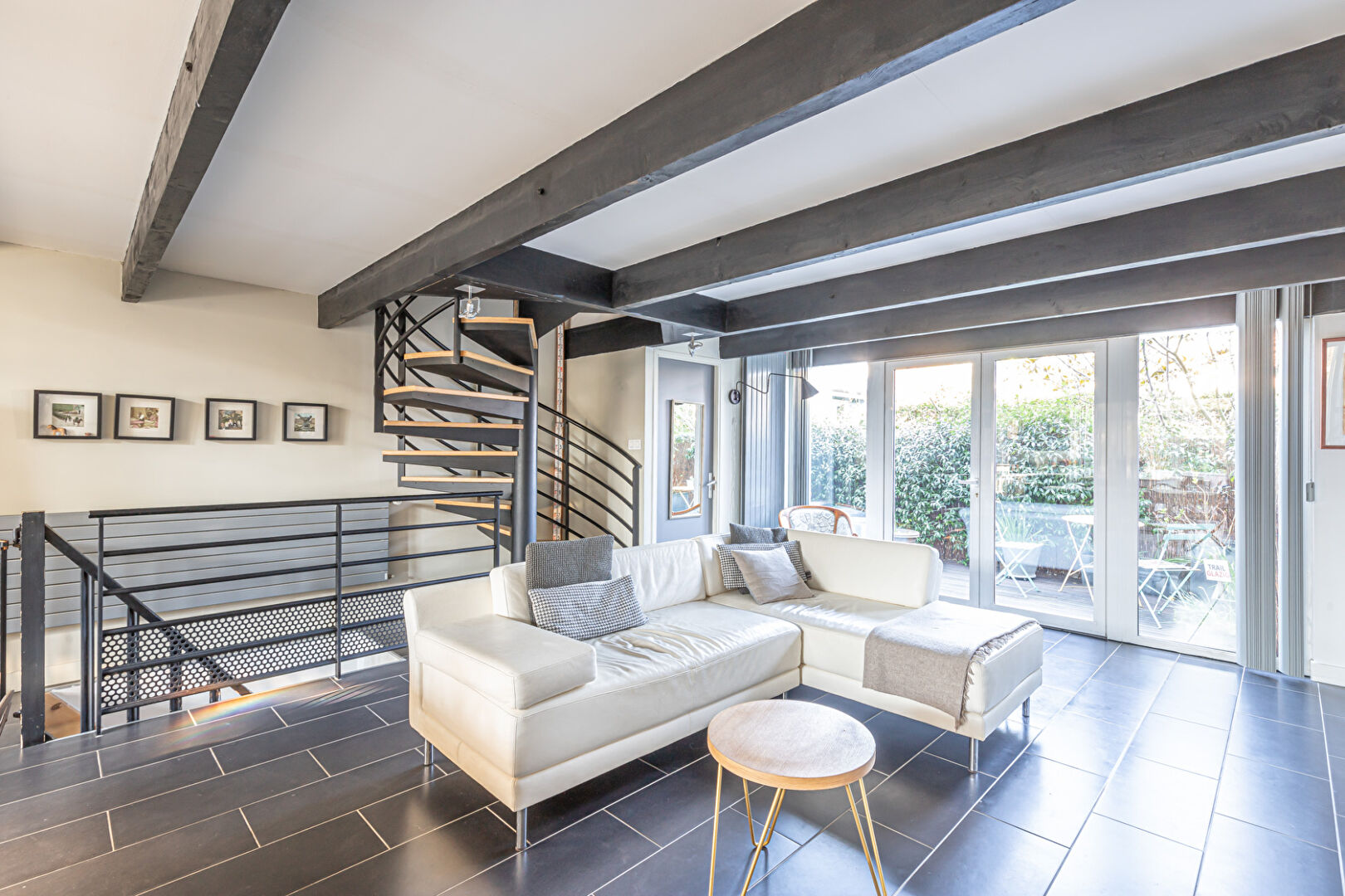 Loft with terraces and garden in a former printing house