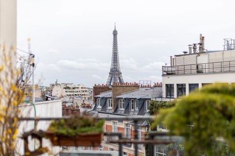 Duplex on the top floor with terraces and Eiffel Tower view